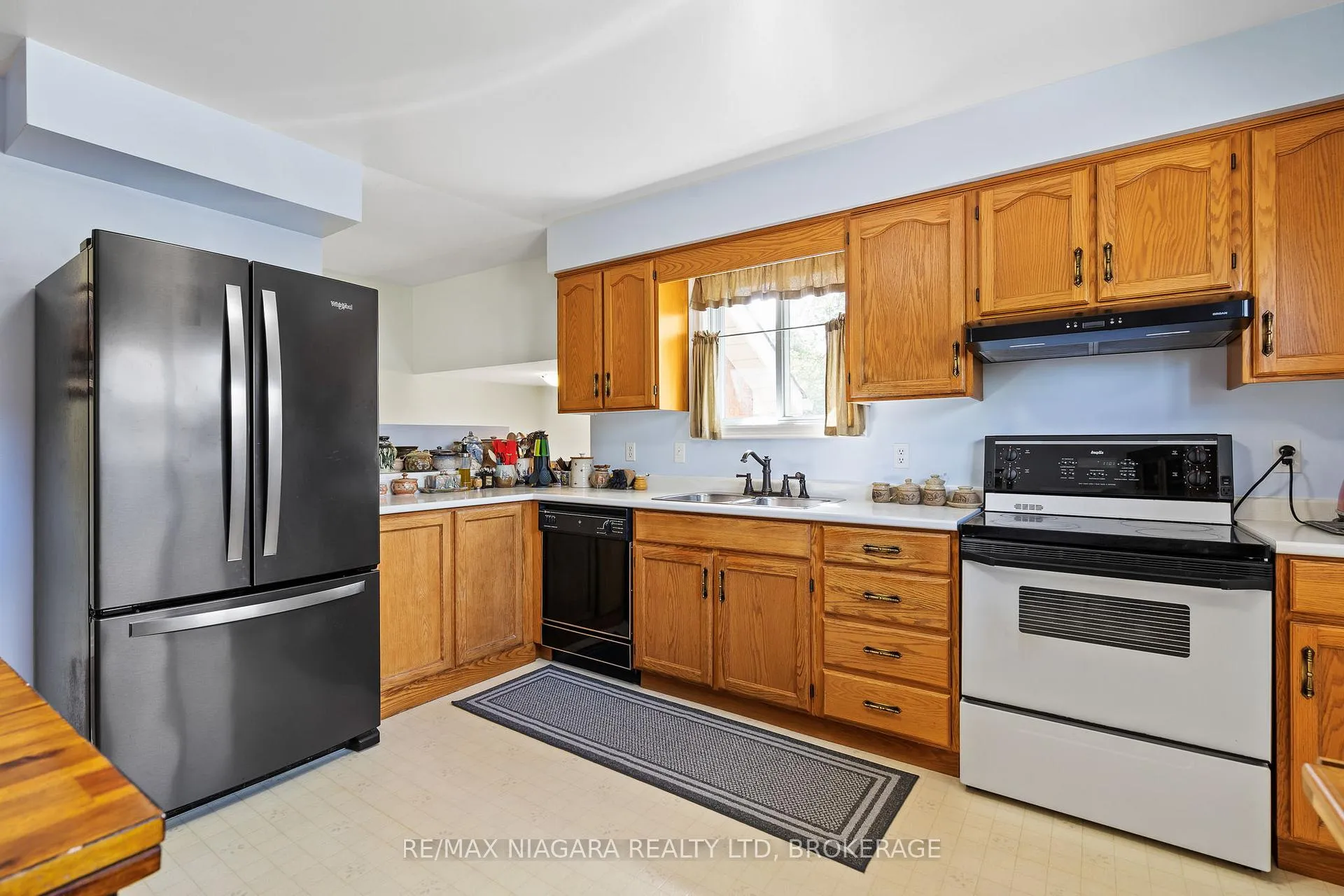 Photo 5 of 59 Leeper Street, St. Catharines, Western Hill — HOMEH