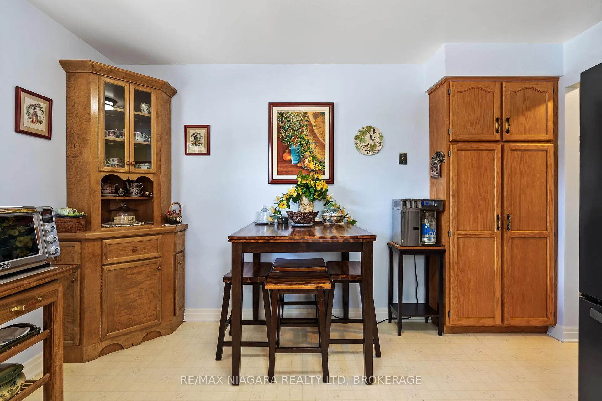 Photo 6 of 59 Leeper Street, St. Catharines, Western Hill — HOMEH