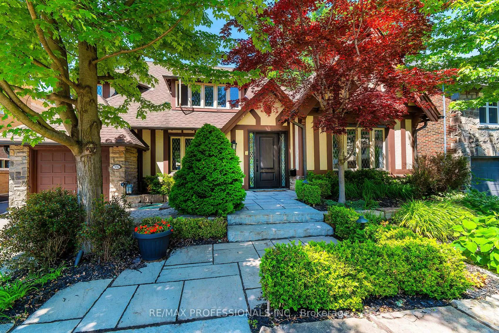 Front of 376 Prince Edward Drive N