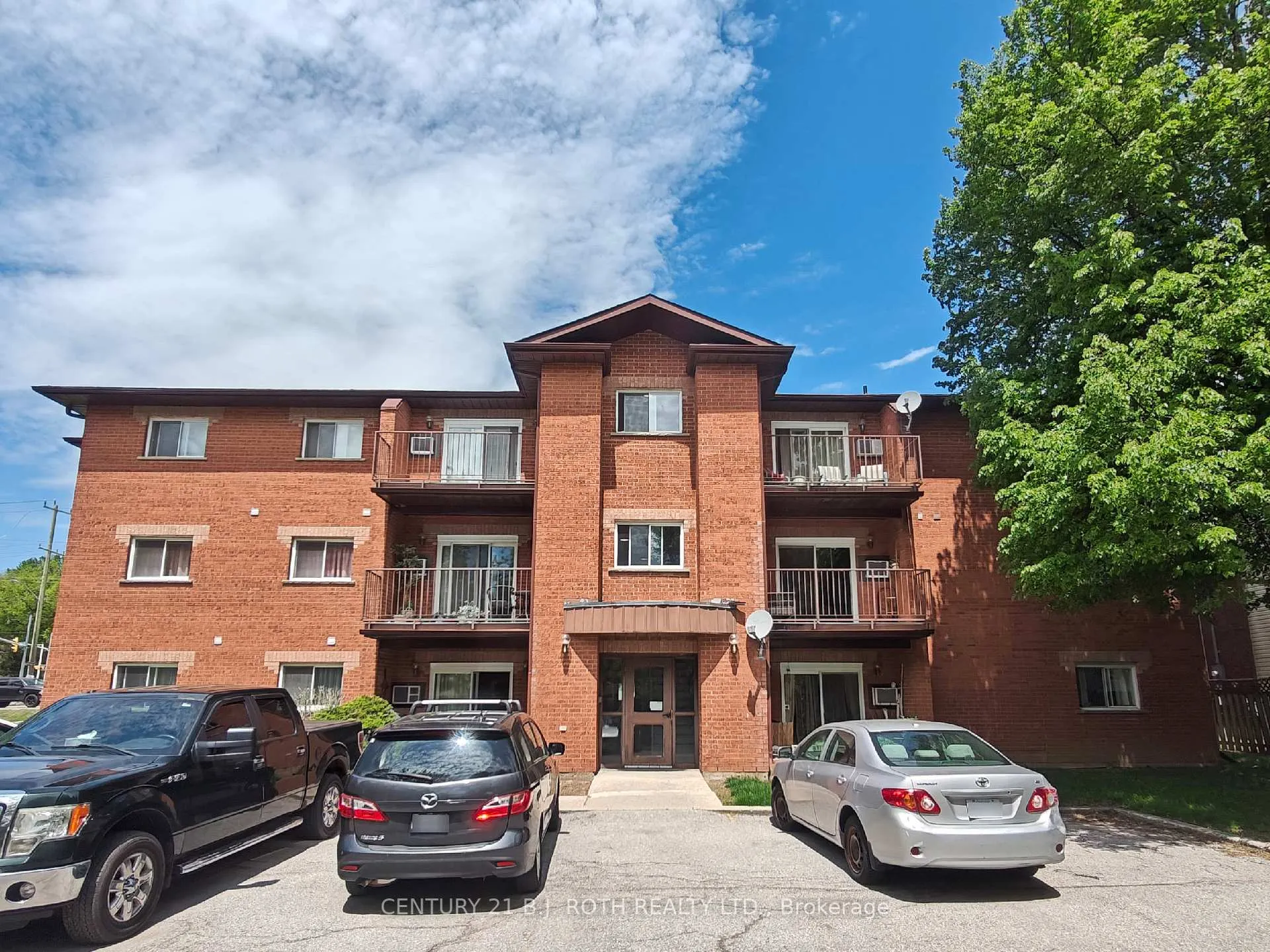 Photo 13 of 339 Blake Street, Barrie, North Shore — HOMEH