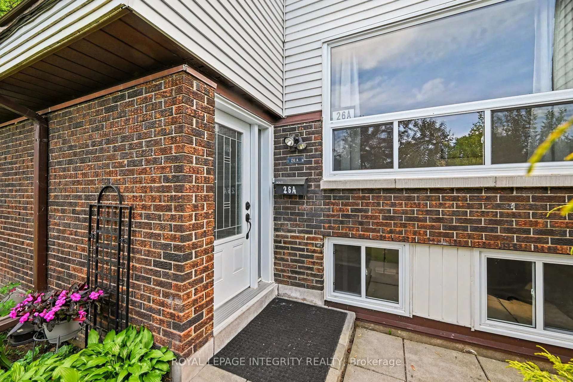 Photo 3 of Unit A, 26A Lovell Lane, Ottawa, Westcliffe Estates — HOMEH