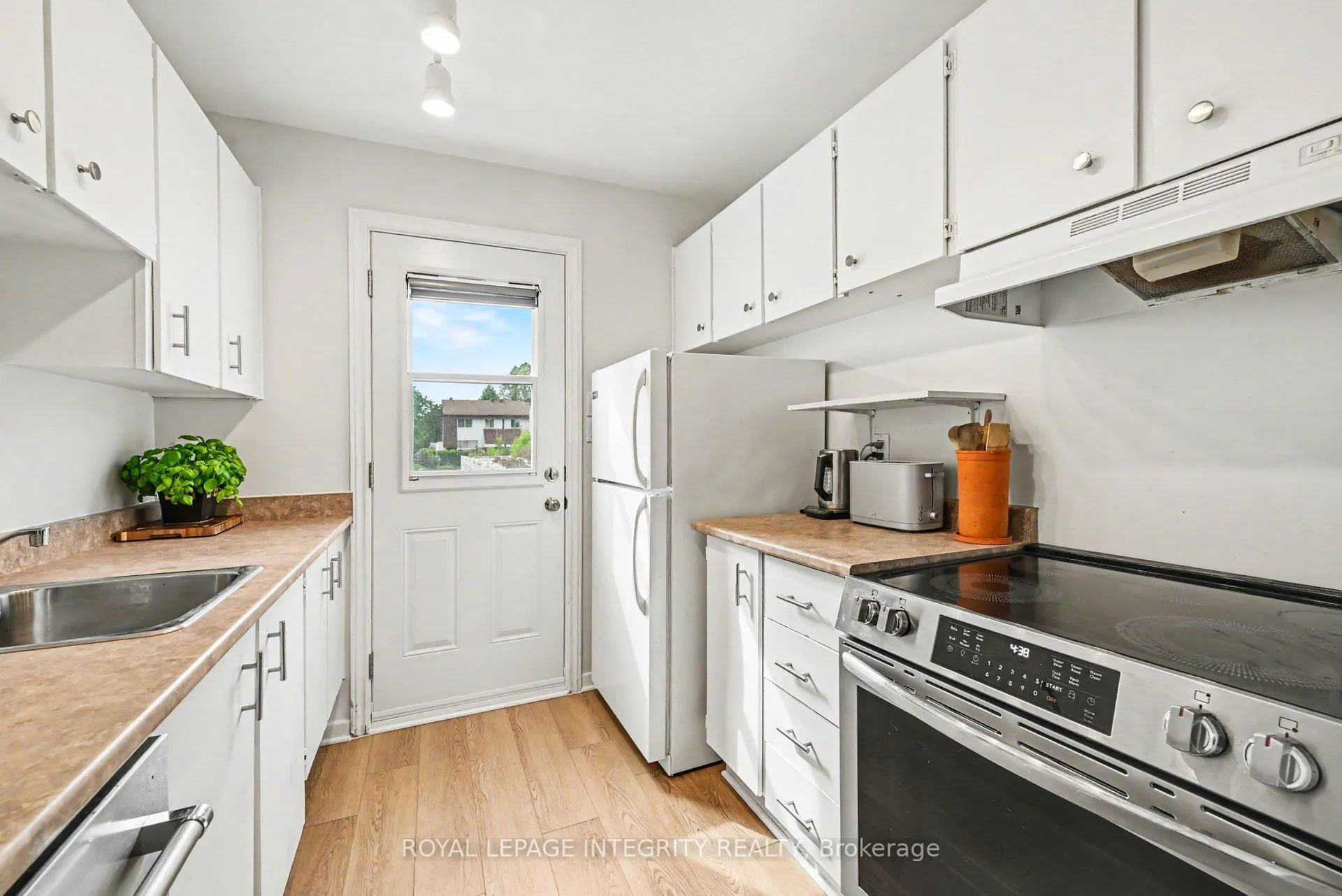 Photo 10 of Unit A, 26A Lovell Lane, Ottawa, Westcliffe Estates — HOMEH