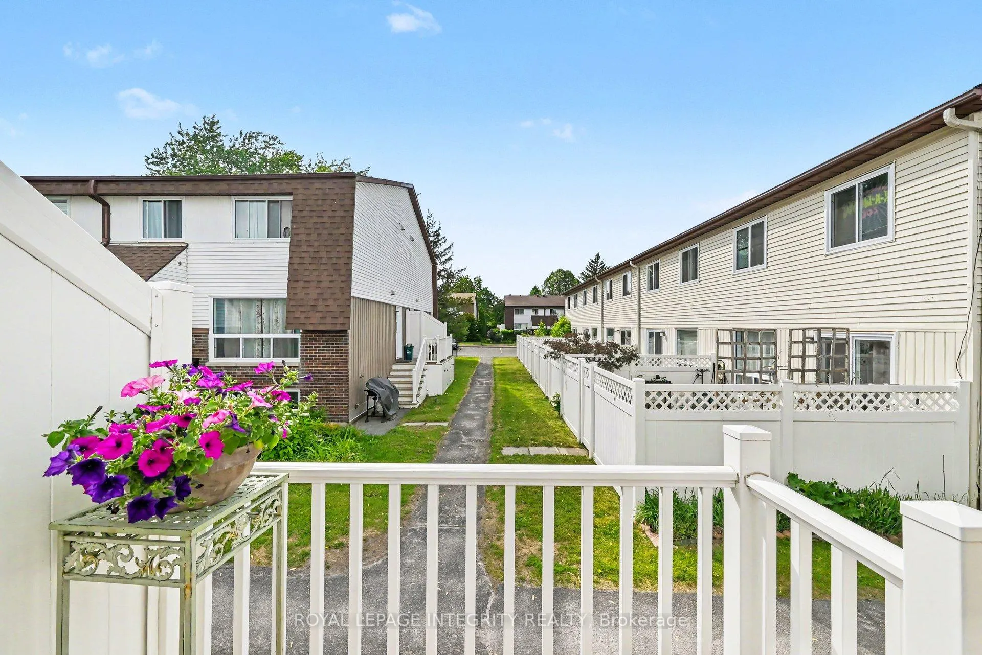 Photo 22 of Unit A, 26A Lovell Lane, Ottawa, Westcliffe Estates — HOMEH