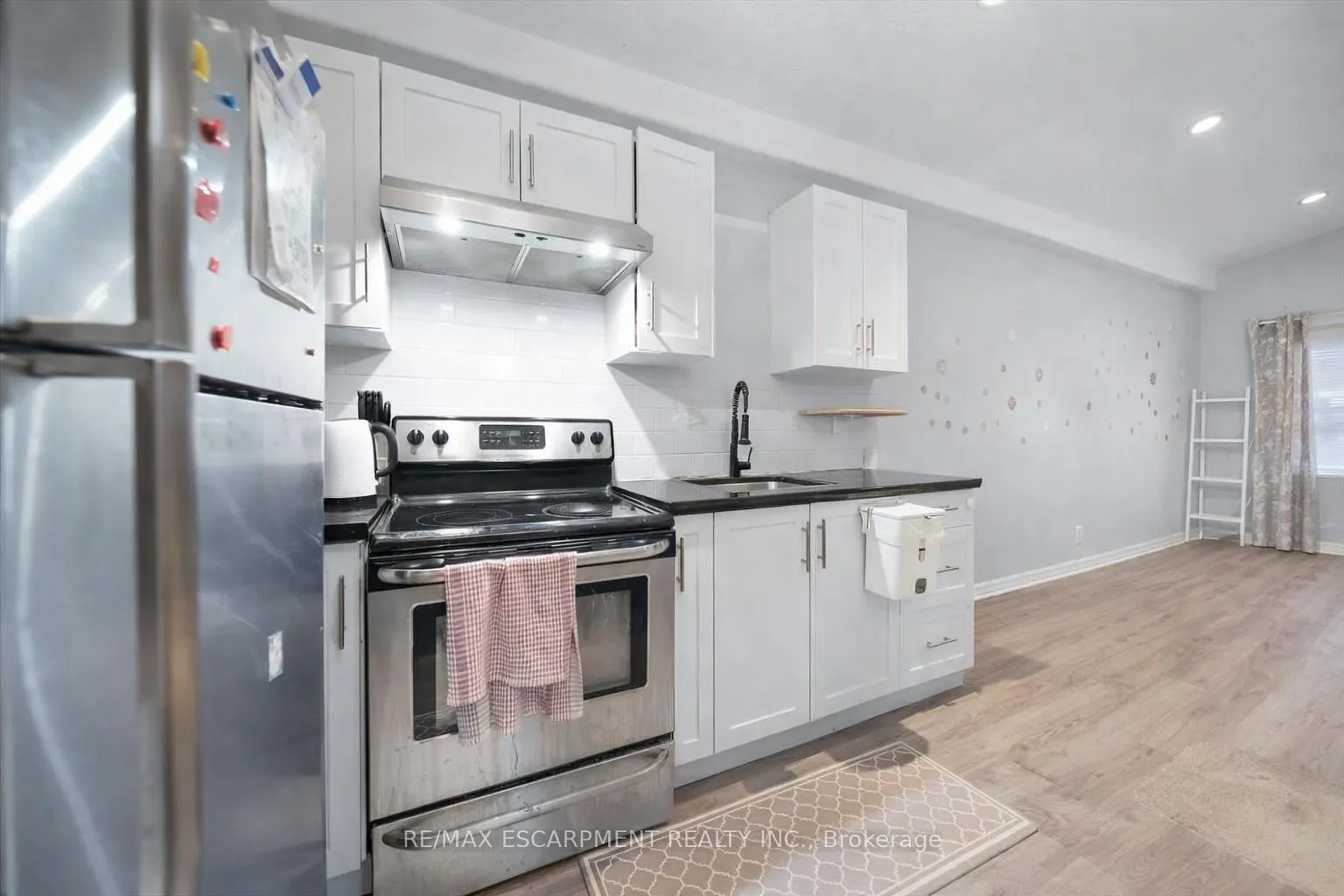 Photo 4 of 106 Lottridge Street, Hamilton, Stripley — HOMEH