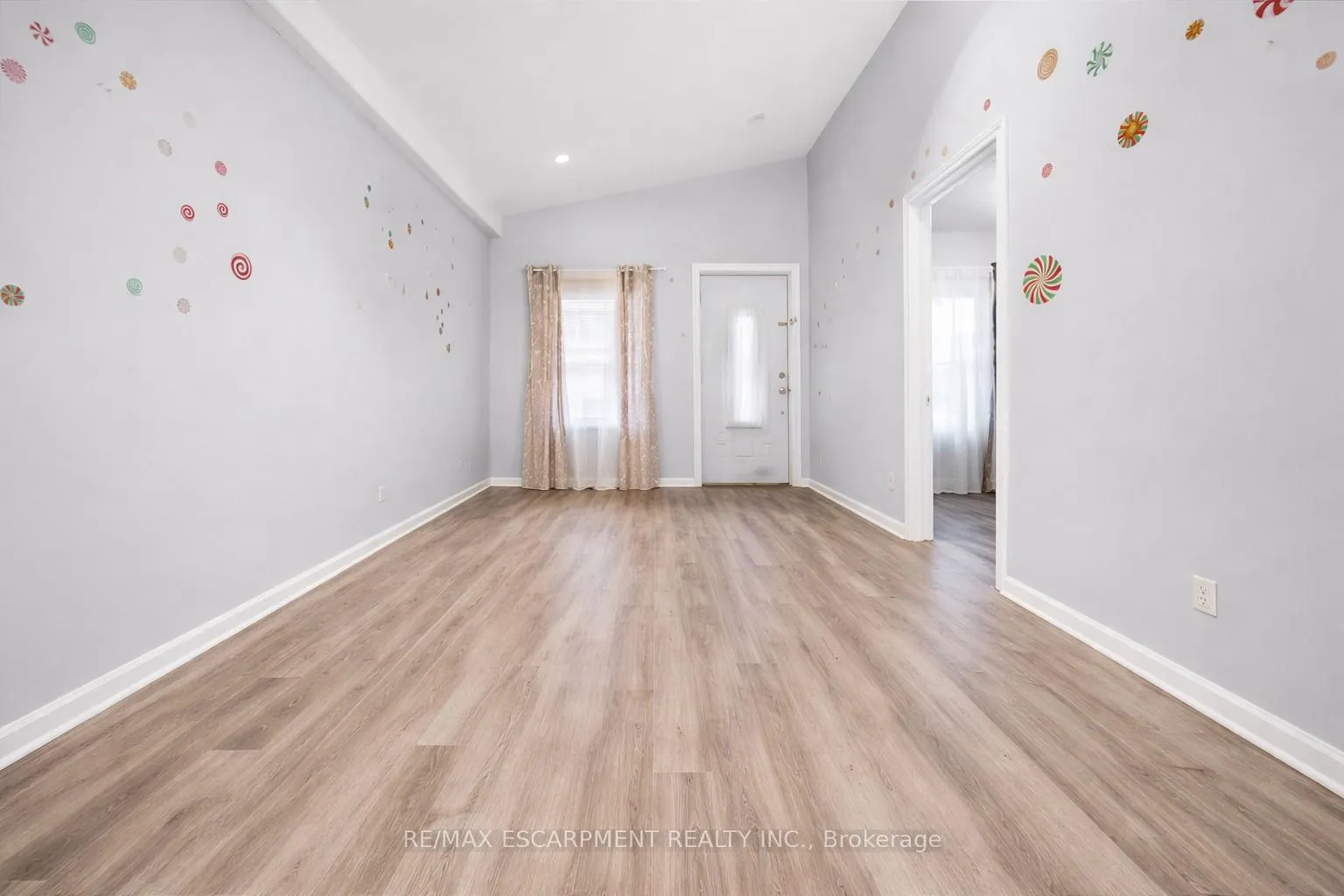 Photo 5 of 106 Lottridge Street, Hamilton, Stripley — HOMEH