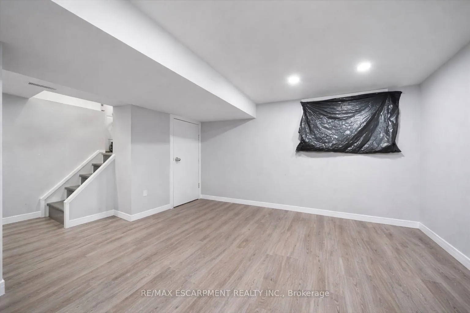 Photo 12 of 106 Lottridge Street, Hamilton, Stripley — HOMEH