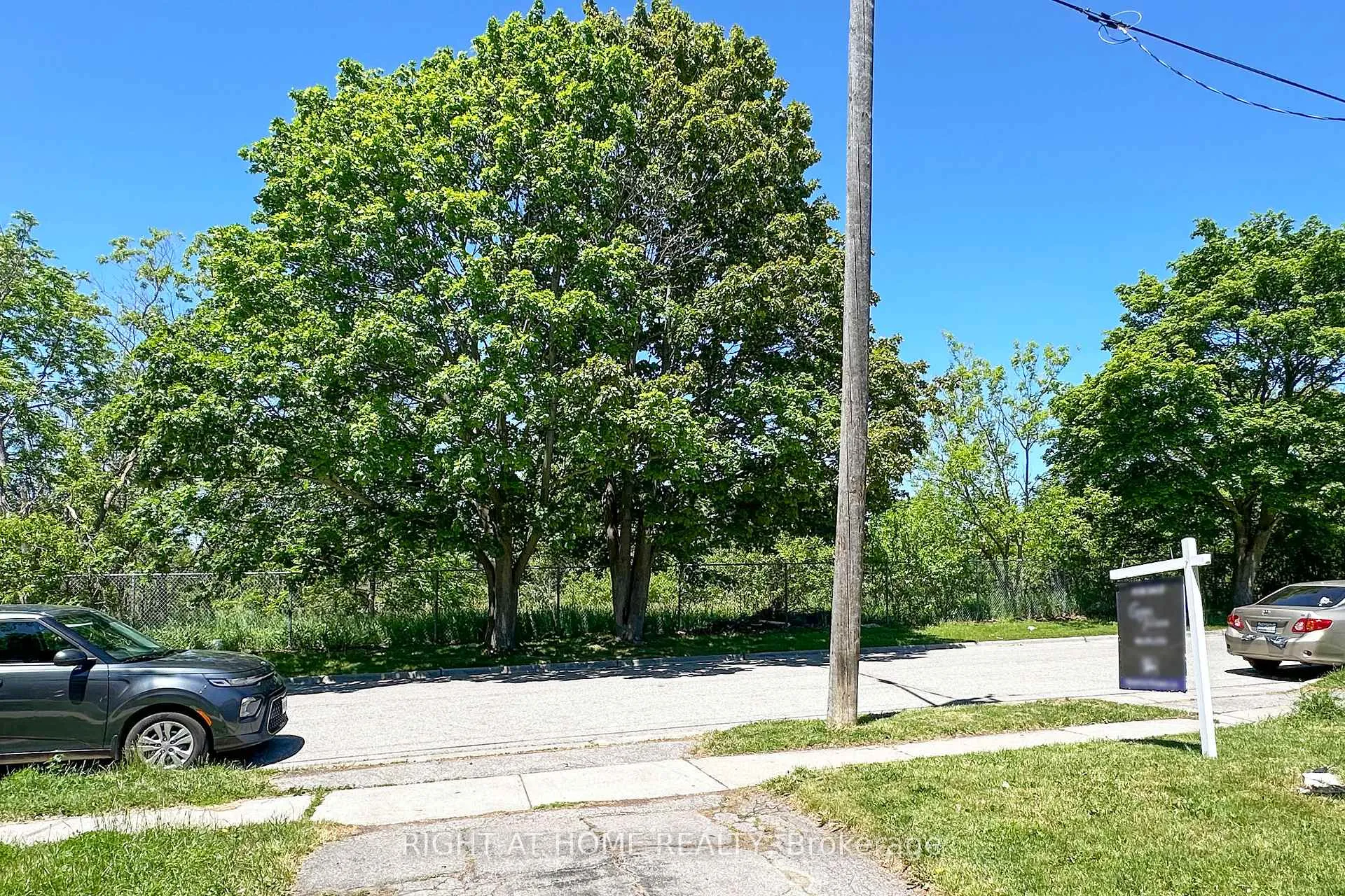 Photo 5 of 235 Edward Avenue, Oshawa, Central — HOMEH