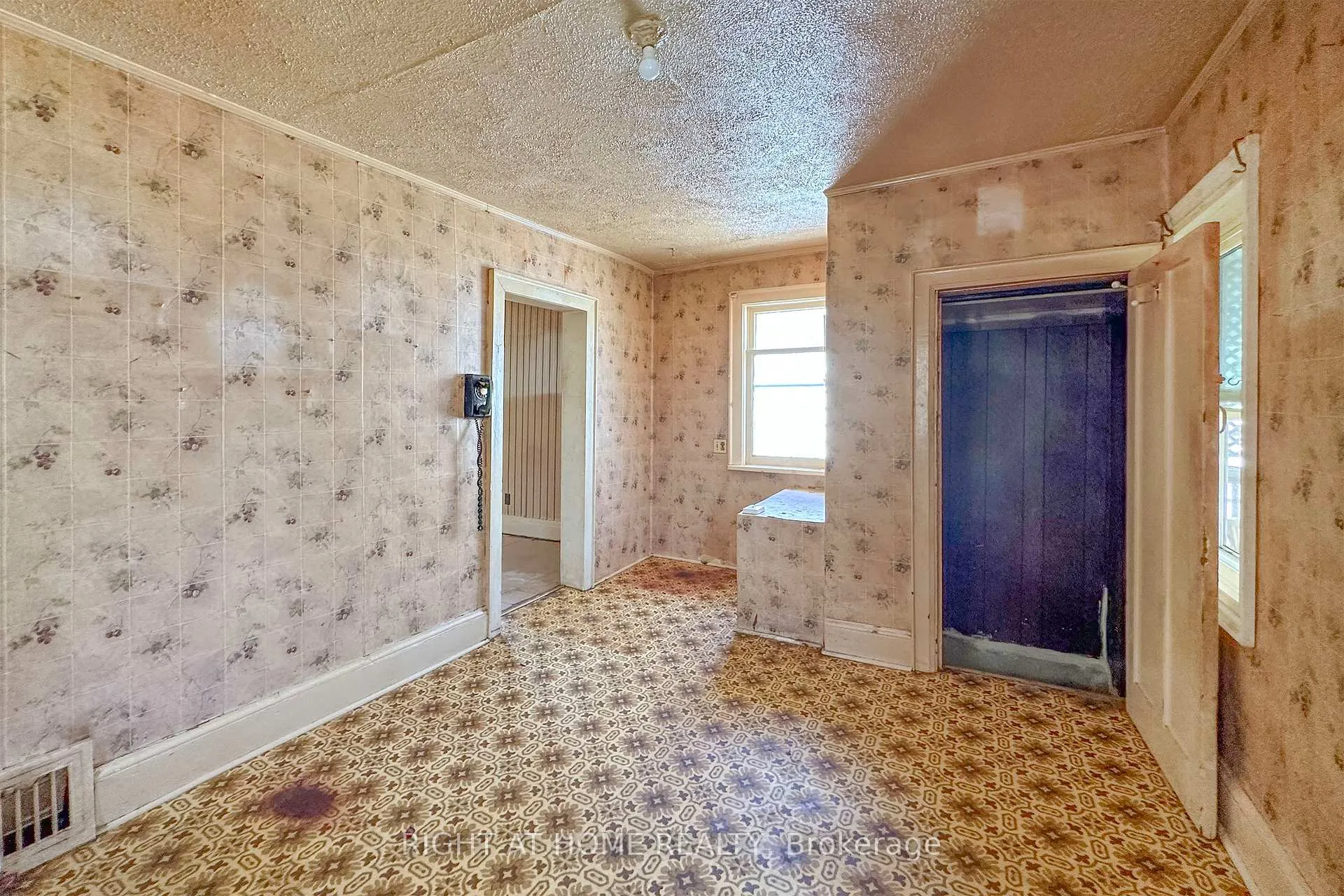 Photo 8 of 235 Edward Avenue, Oshawa, Central — HOMEH