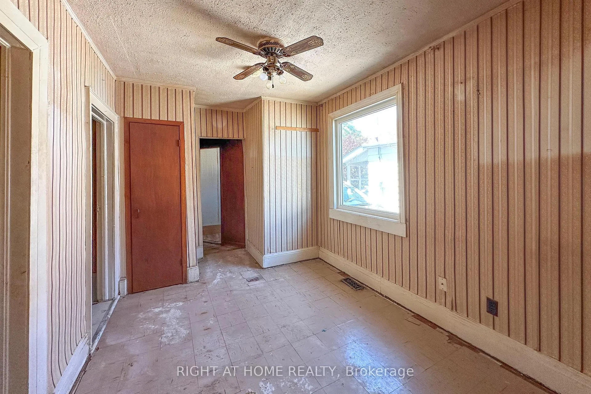 Photo 9 of 235 Edward Avenue, Oshawa, Central — HOMEH