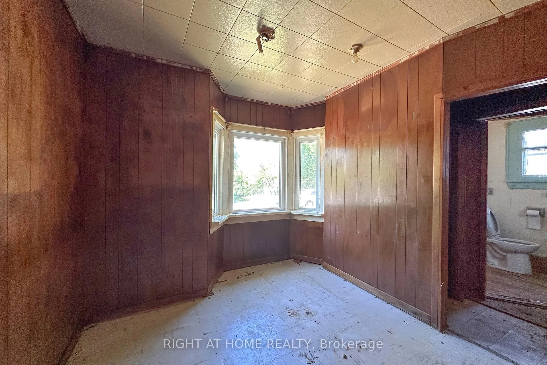 Photo 11 of 235 Edward Avenue, Oshawa, Central — HOMEH
