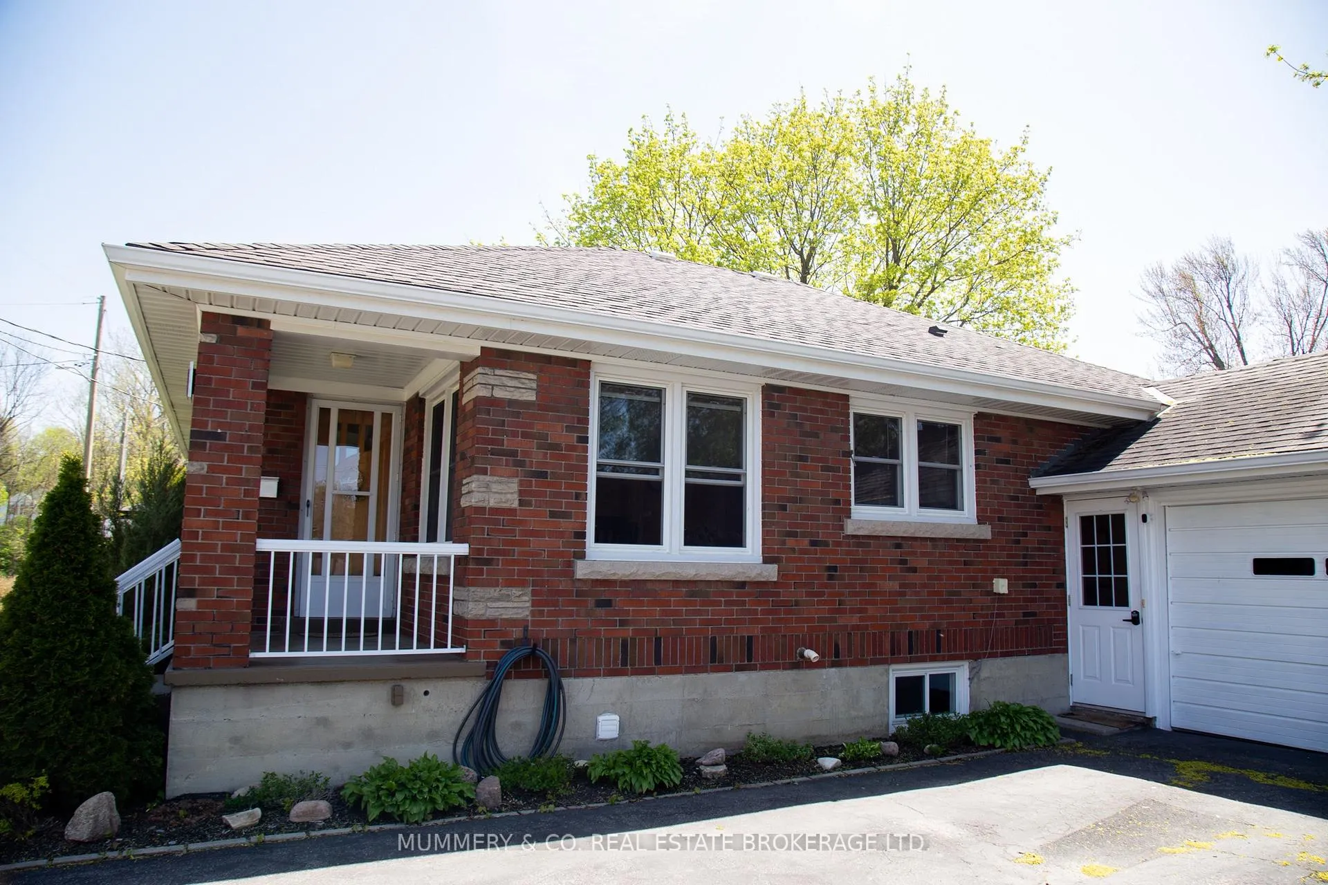 Photo 3 of 42 Hawthorne Avenue, Norfolk, Simcoe — HOMEH