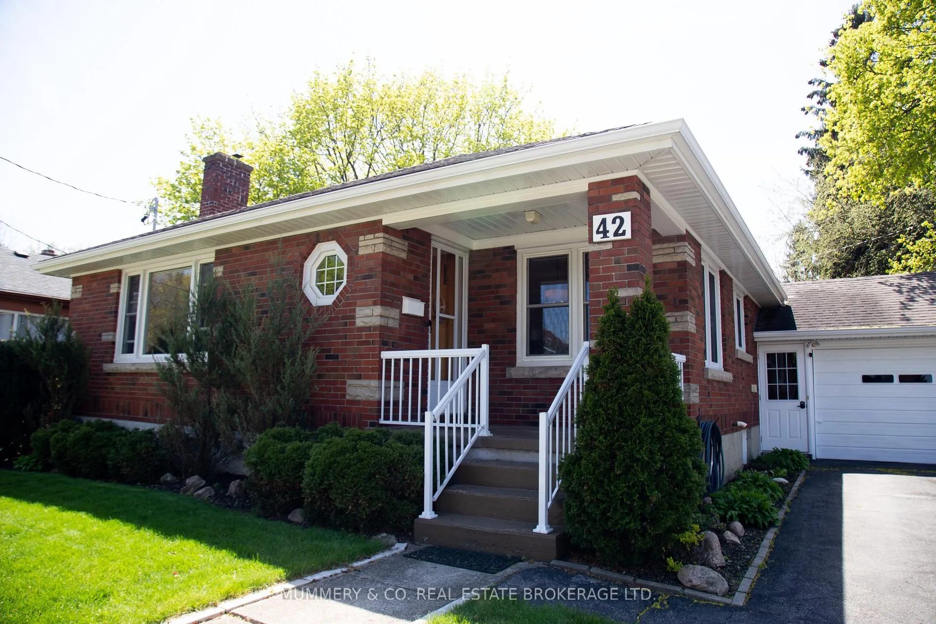 Photo 4 of 42 Hawthorne Avenue, Norfolk, Simcoe — HOMEH