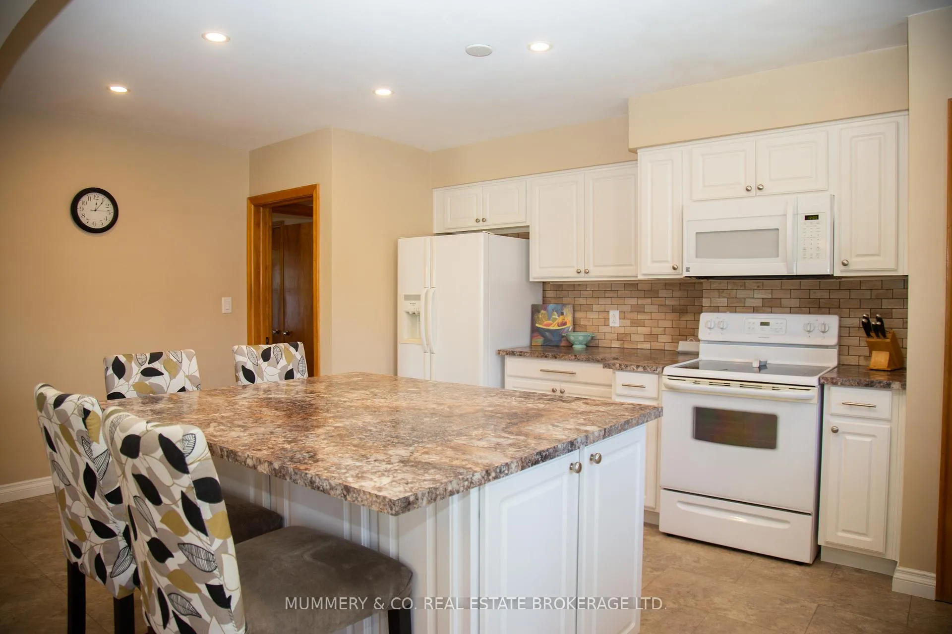 Photo 11 of 42 Hawthorne Avenue, Norfolk, Simcoe — HOMEH