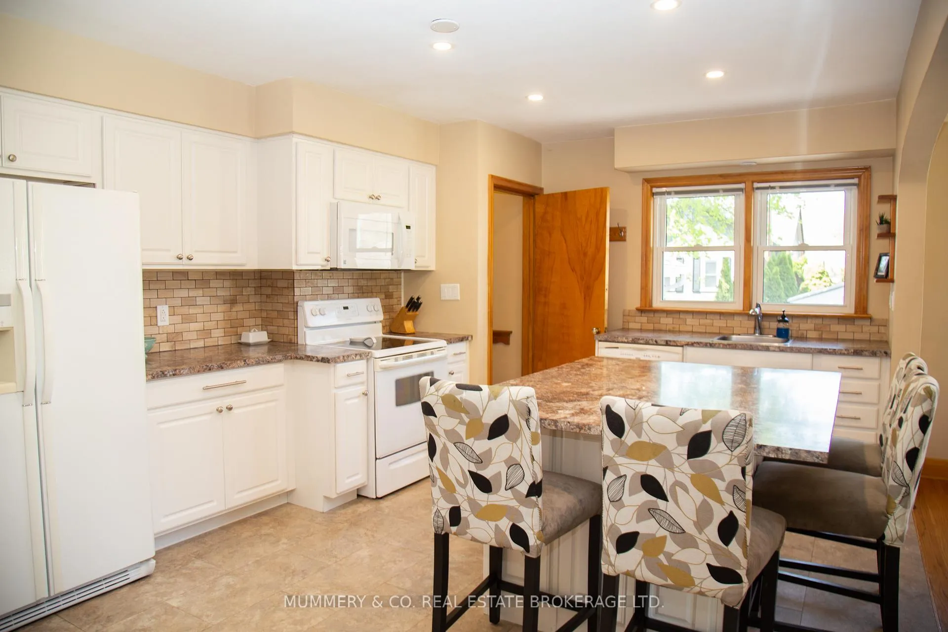 Photo 13 of 42 Hawthorne Avenue, Norfolk, Simcoe — HOMEH