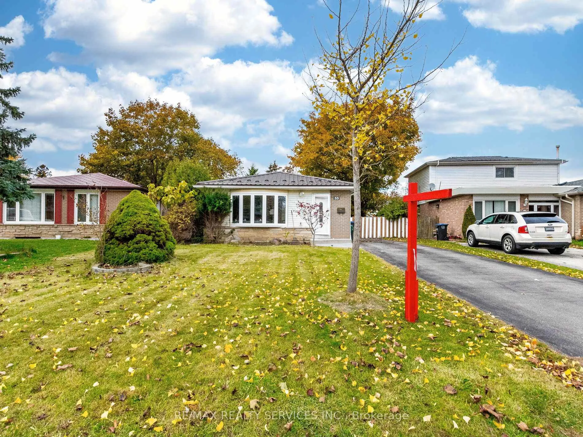 Photo 2 of 33 Elrose Road, Brampton, Southgate — HOMEH