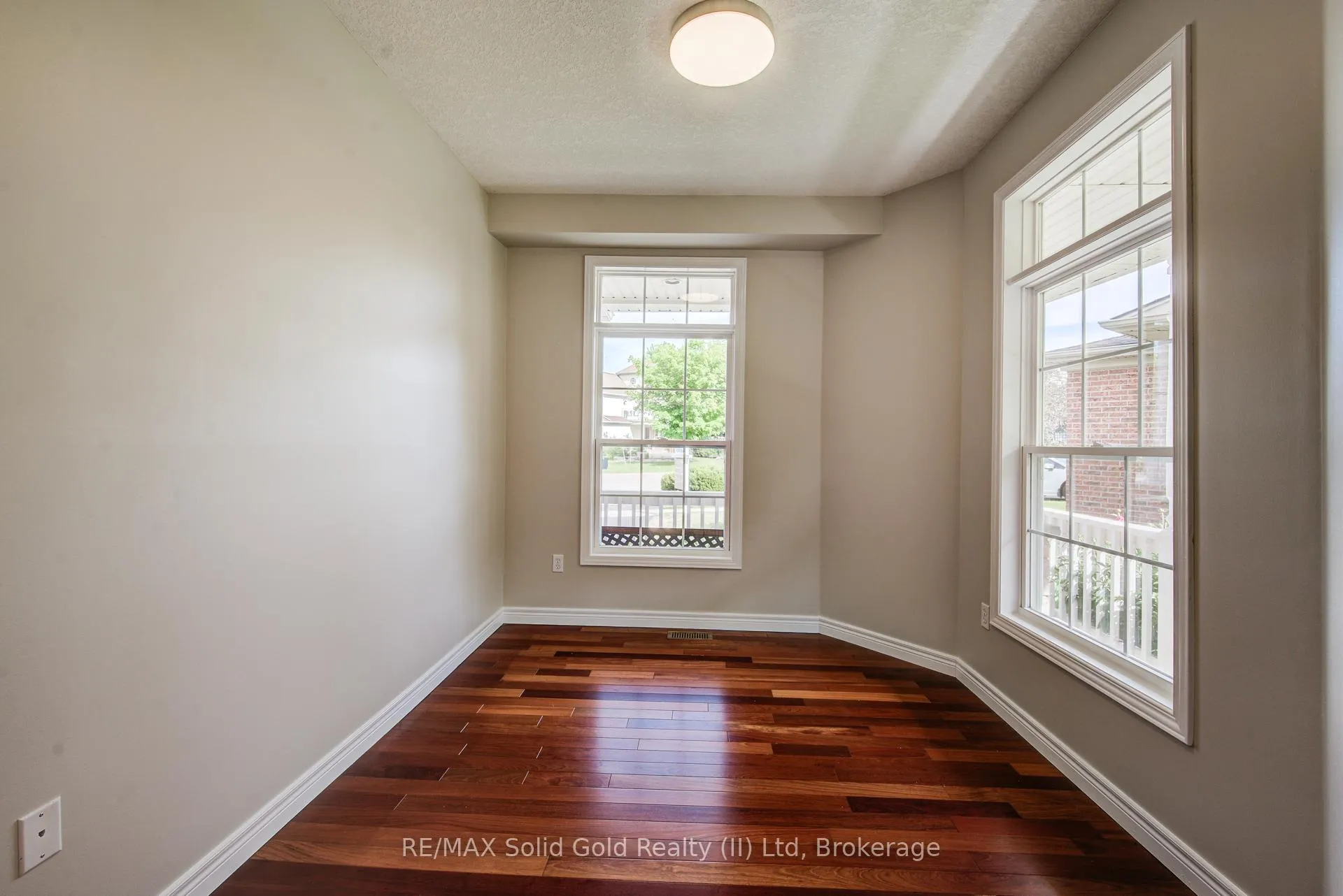 Photo 4 of 712 Brookmill Place, Waterloo, Columbia Forest — HOMEH