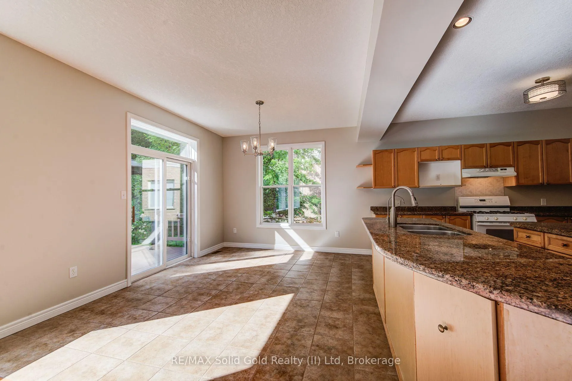 Photo 10 of 712 Brookmill Place, Waterloo, Columbia Forest — HOMEH
