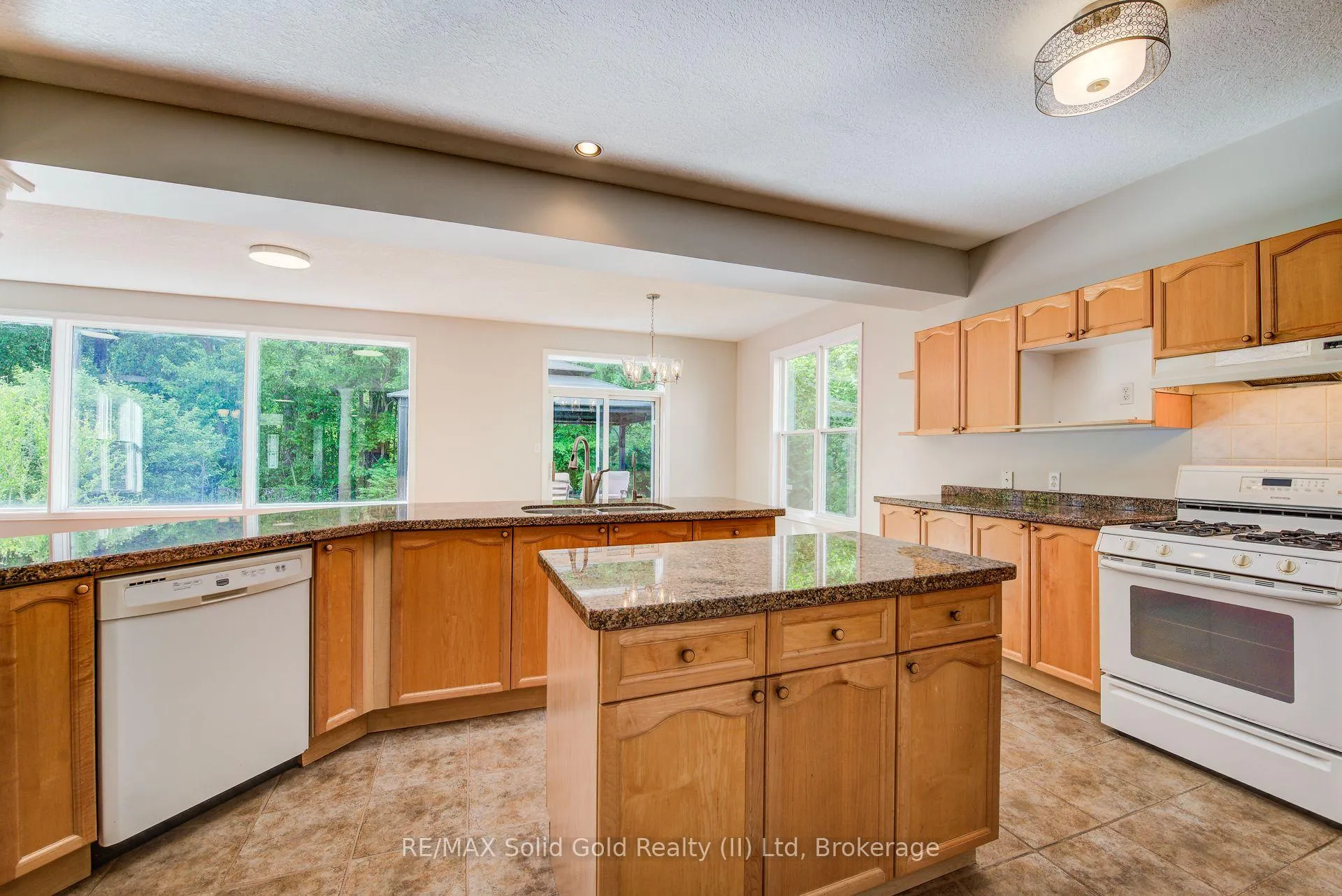 Photo 13 of 712 Brookmill Place, Waterloo, Columbia Forest — HOMEH
