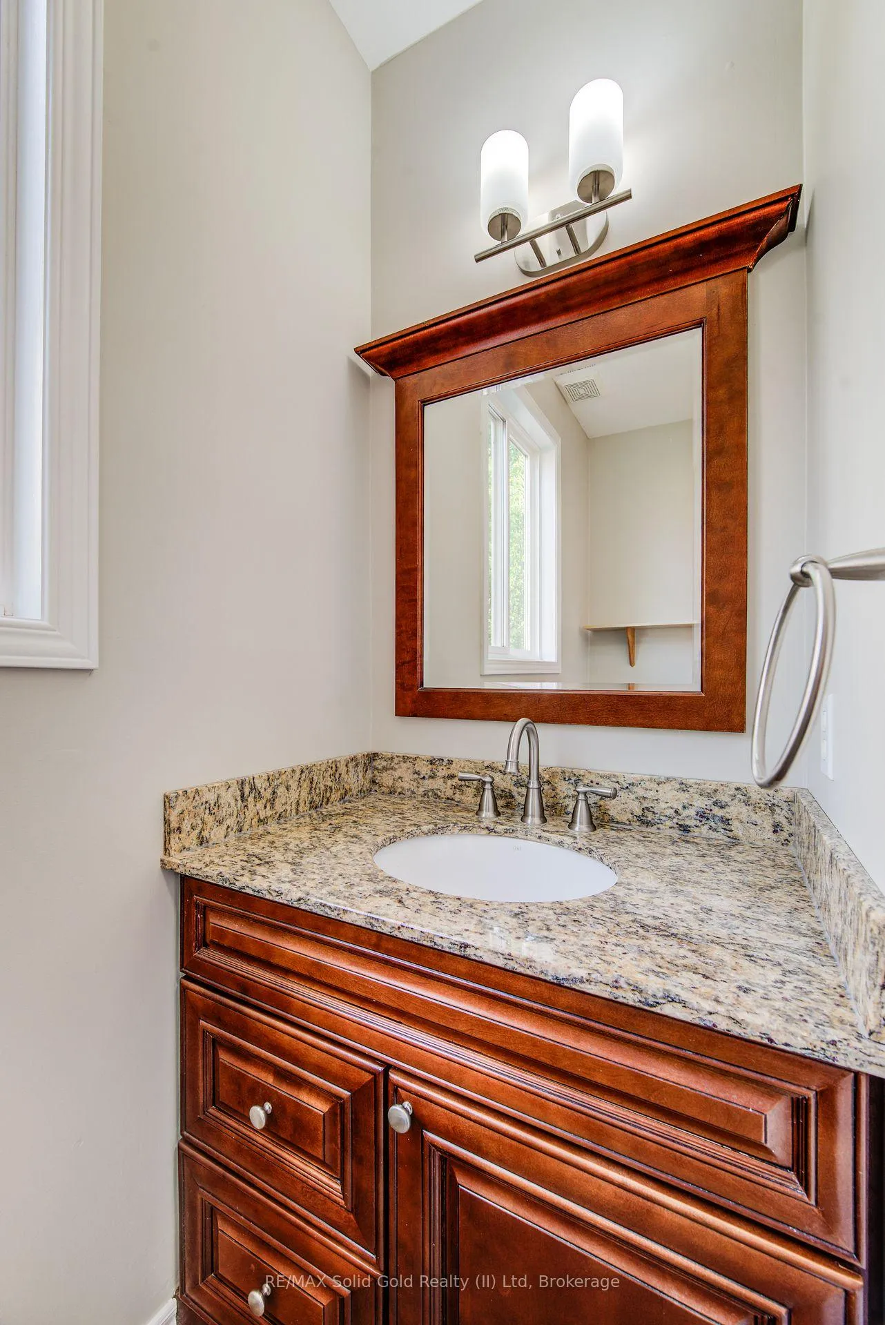 Photo 14 of 712 Brookmill Place, Waterloo, Columbia Forest — HOMEH