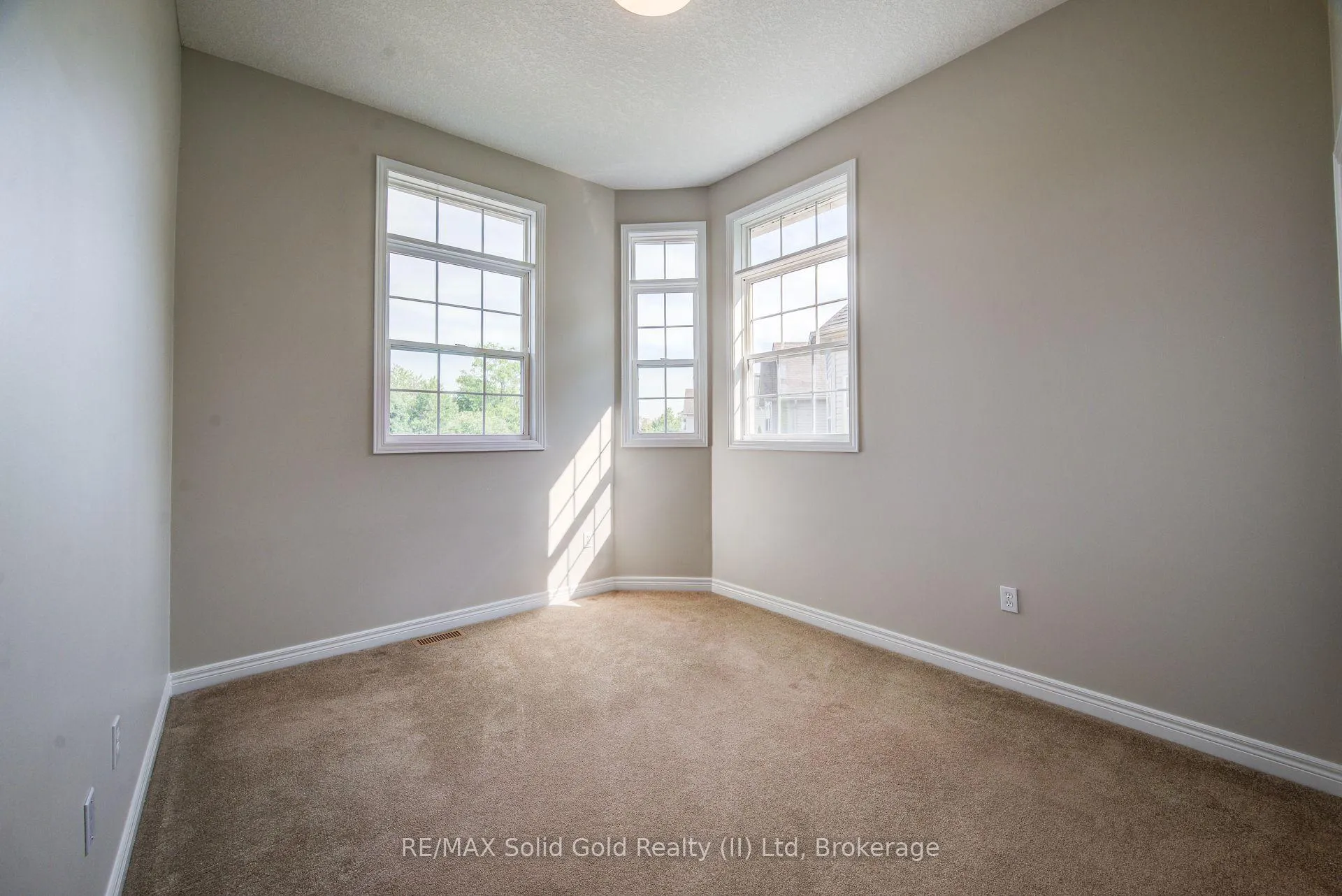 Photo 16 of 712 Brookmill Place, Waterloo, Columbia Forest — HOMEH
