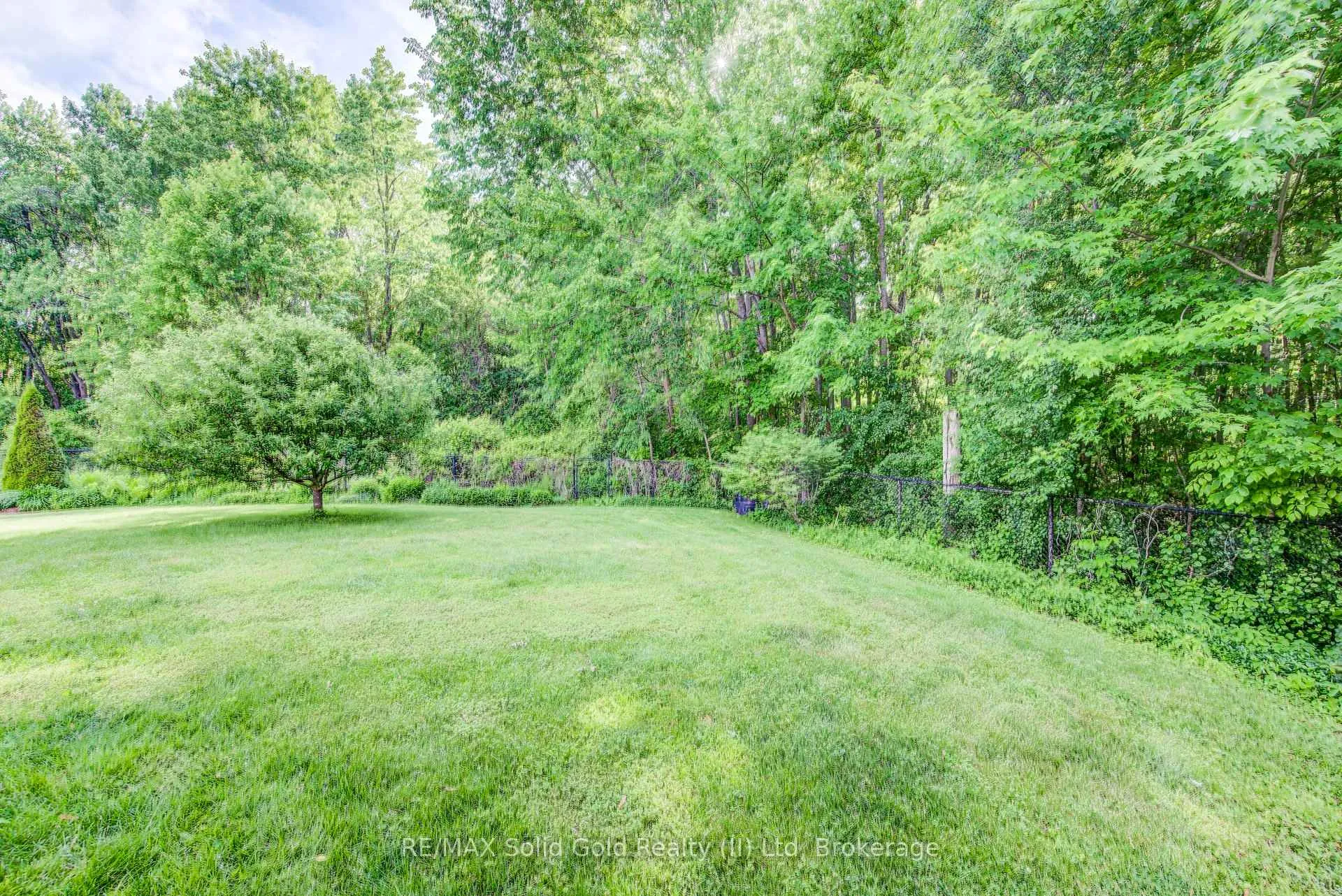 Photo 27 of 712 Brookmill Place, Waterloo, Columbia Forest — HOMEH
