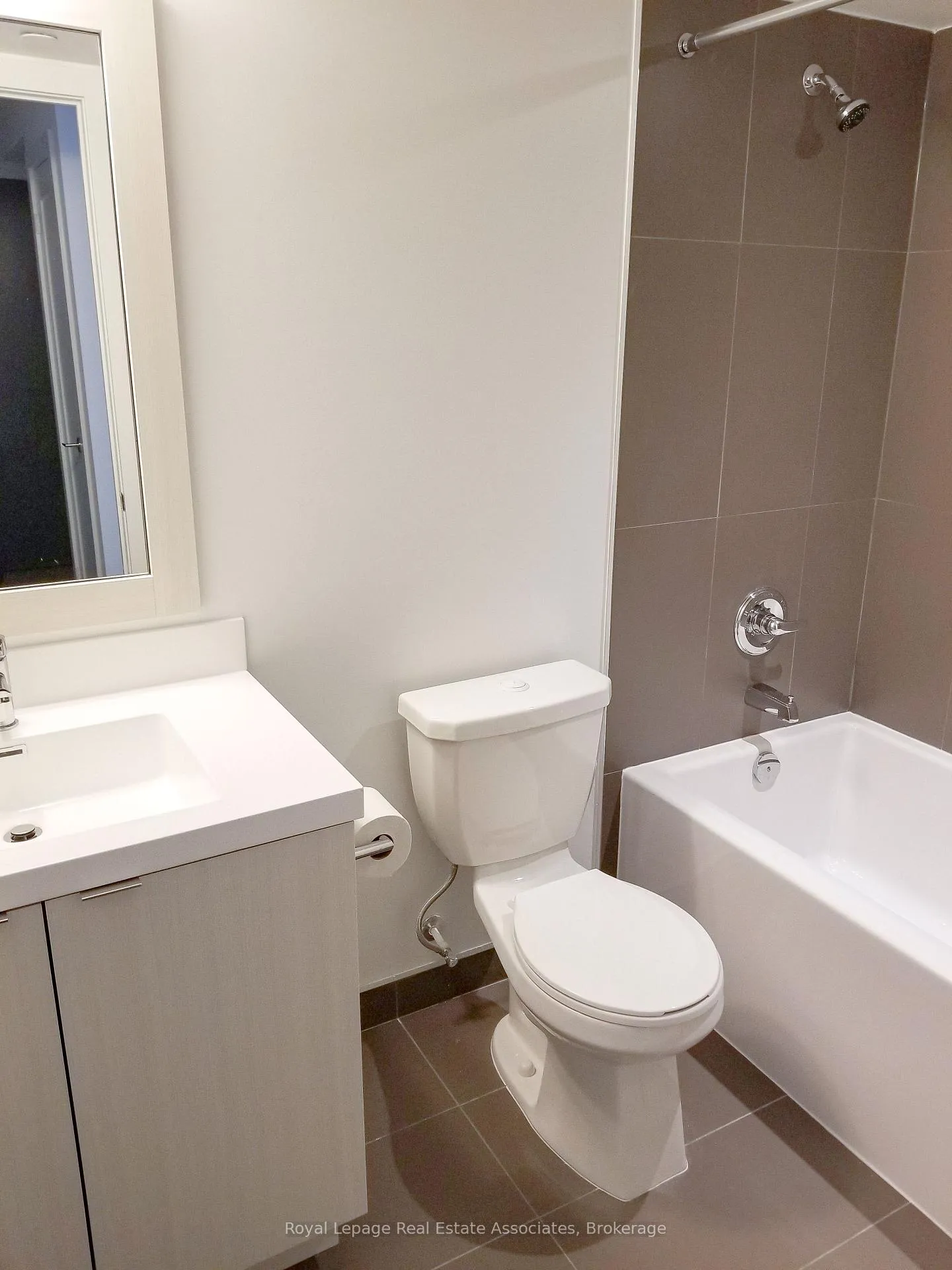 Photo 9 of Unit 2406, 7 Mabelle Avenue, Etobicoke, Islington-City Centre West — HOMEH