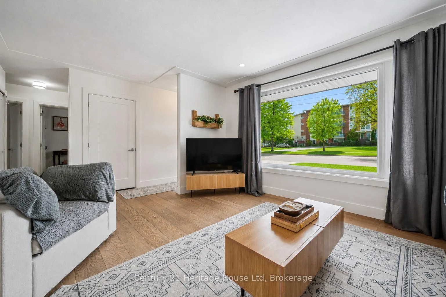 Photo 9 of 372 Victoria Road N, Guelph, Riverside Park — HOMEH