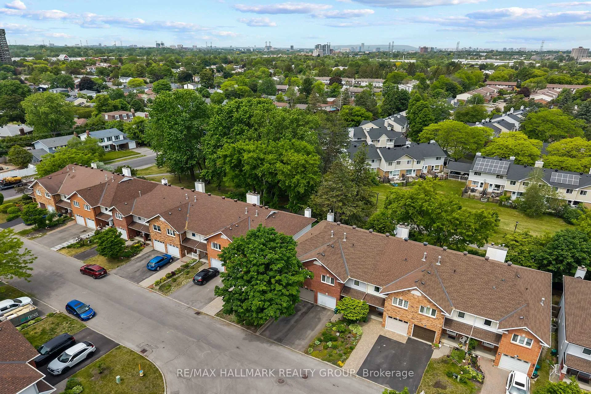 Photo 2 of 20 Royal Oak Court, Ottawa, Hunt Club Park/Greenboro — HOMEH