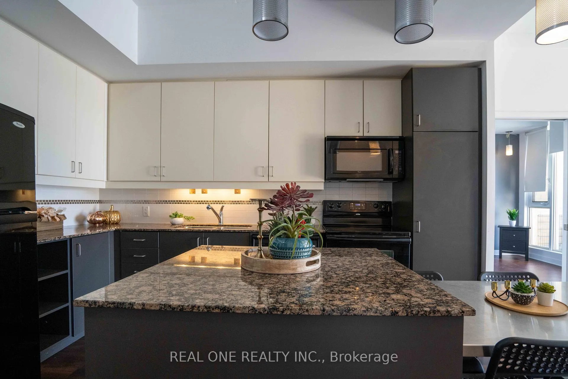 Photo 4 of Unit 703, 191 king Street S, Waterloo — HOMEH
