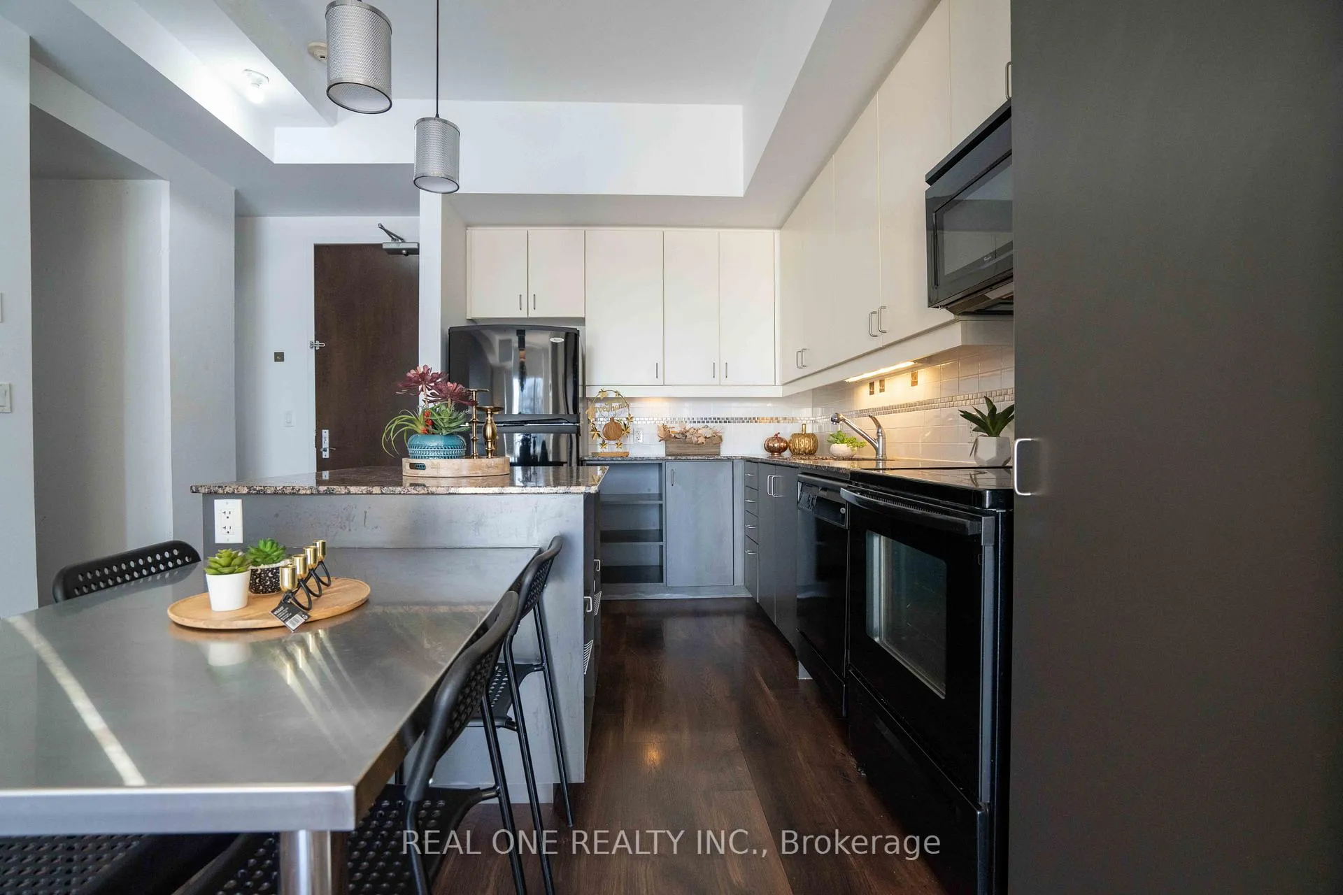 Photo 5 of Unit 703, 191 king Street S, Waterloo — HOMEH