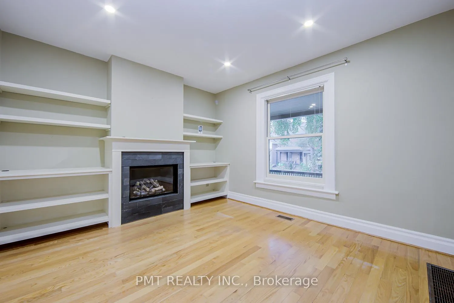 Photo 3 of 47 Herbert Avenue, Toronto, The Beaches — HOMEH