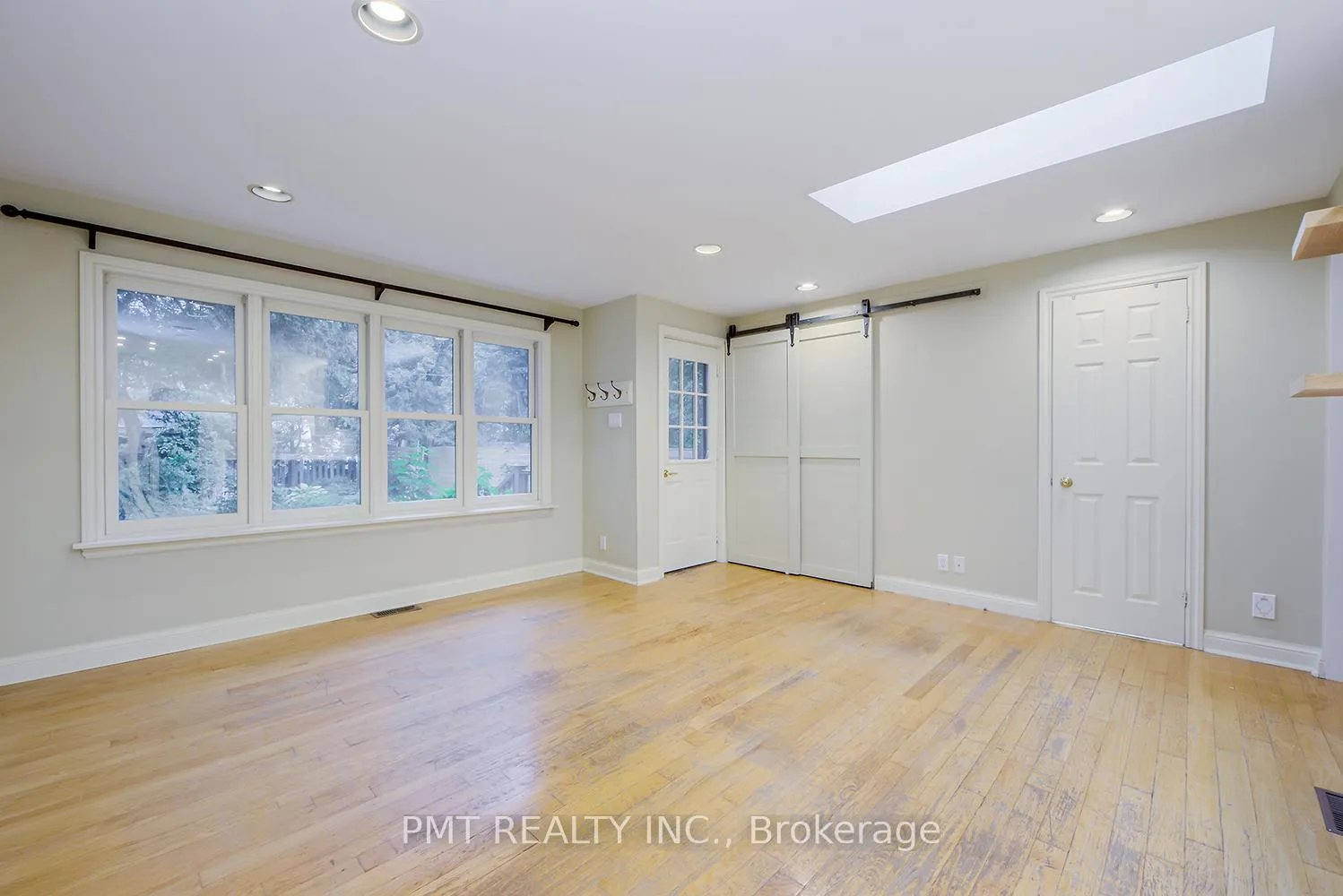 Photo 11 of 47 Herbert Avenue, Toronto, The Beaches — HOMEH
