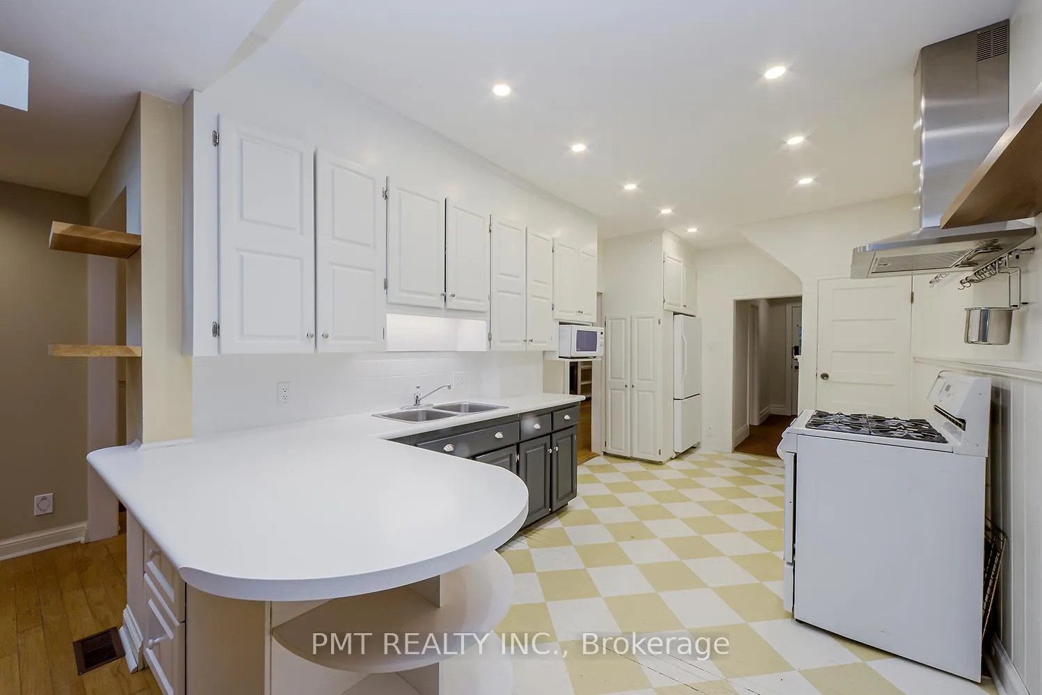 Photo 13 of 47 Herbert Avenue, Toronto, The Beaches — HOMEH
