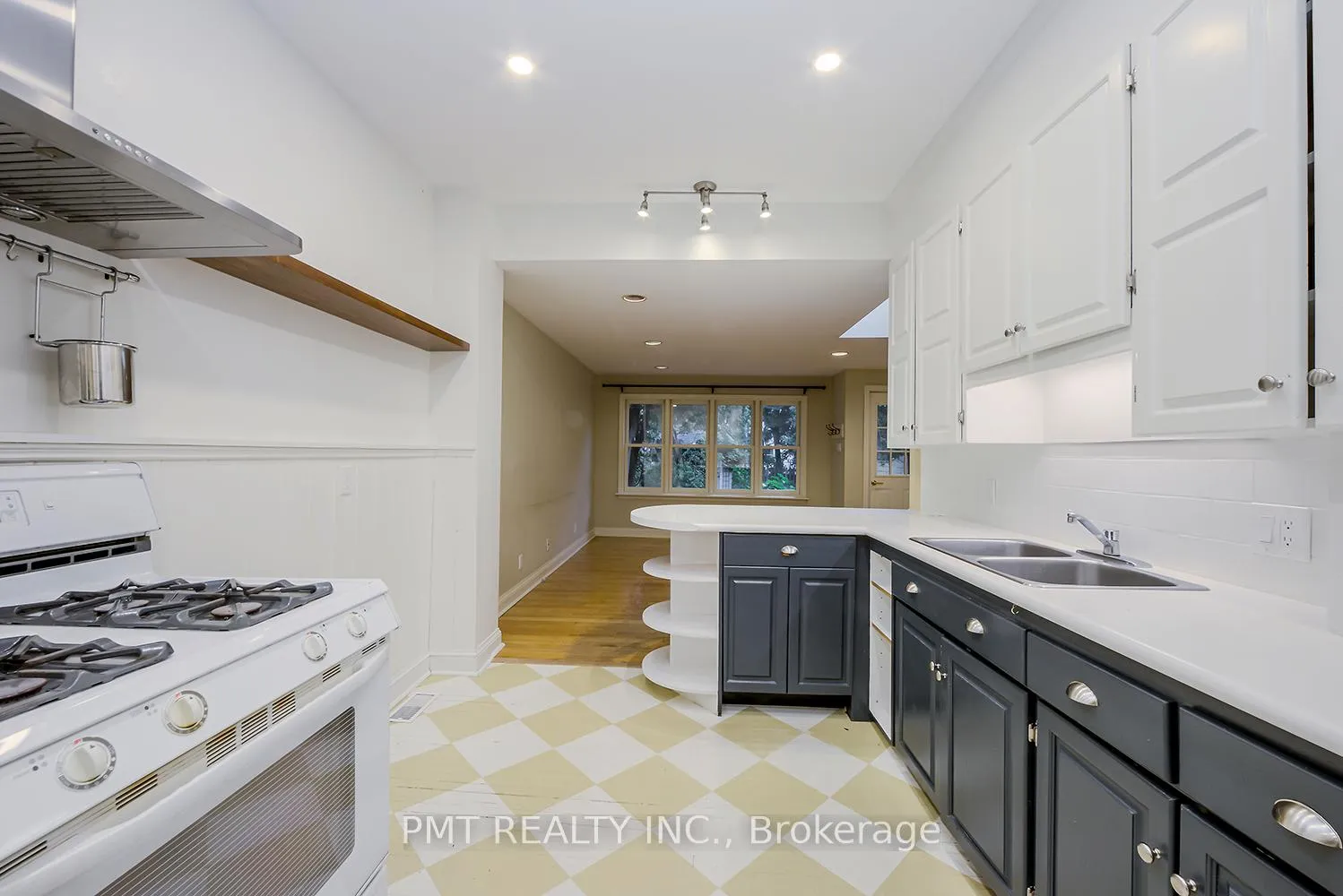 Photo 17 of 47 Herbert Avenue, Toronto, The Beaches — HOMEH