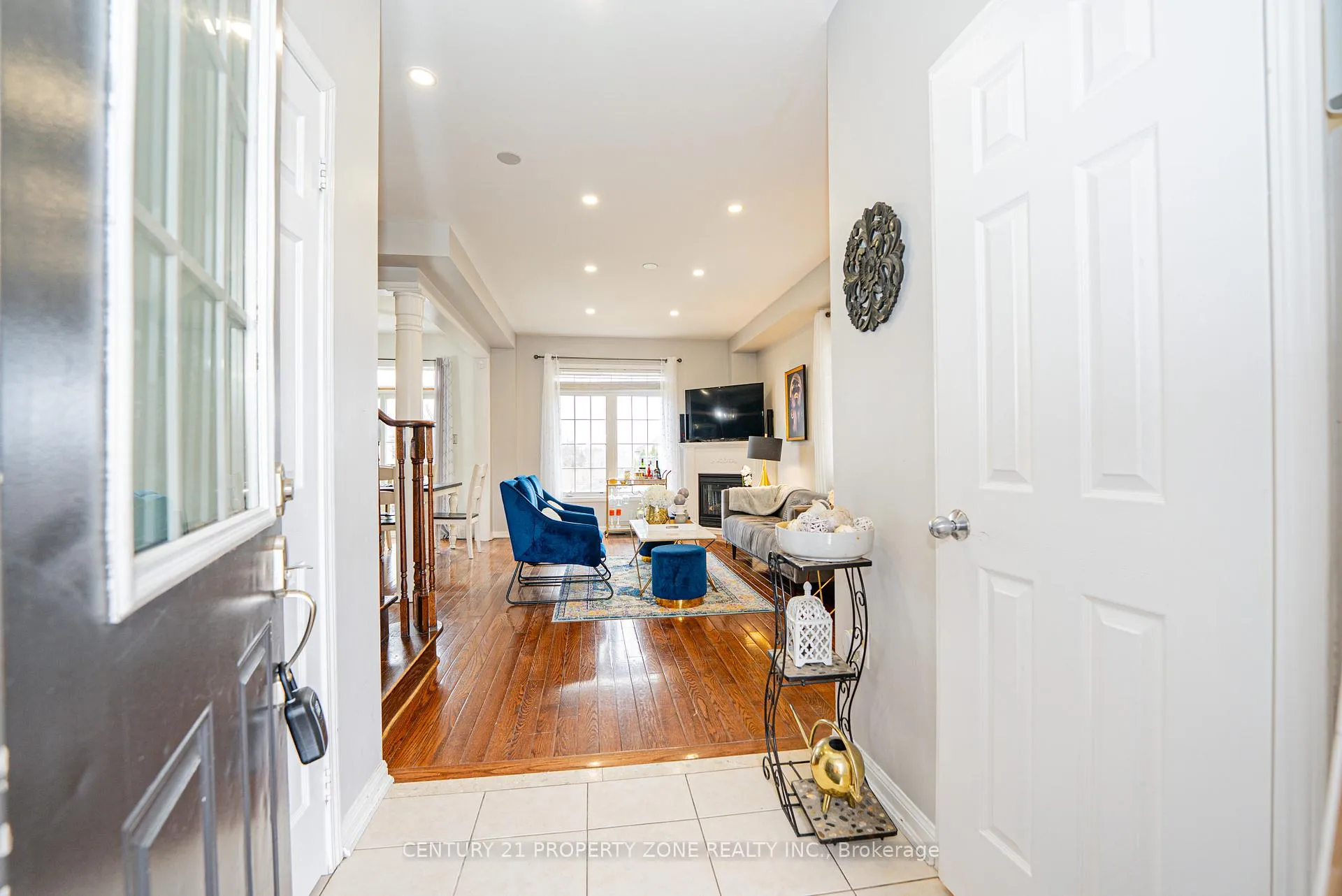 Photo 4 of 804 Ormond Drive, Oshawa, Samac — HOMEH