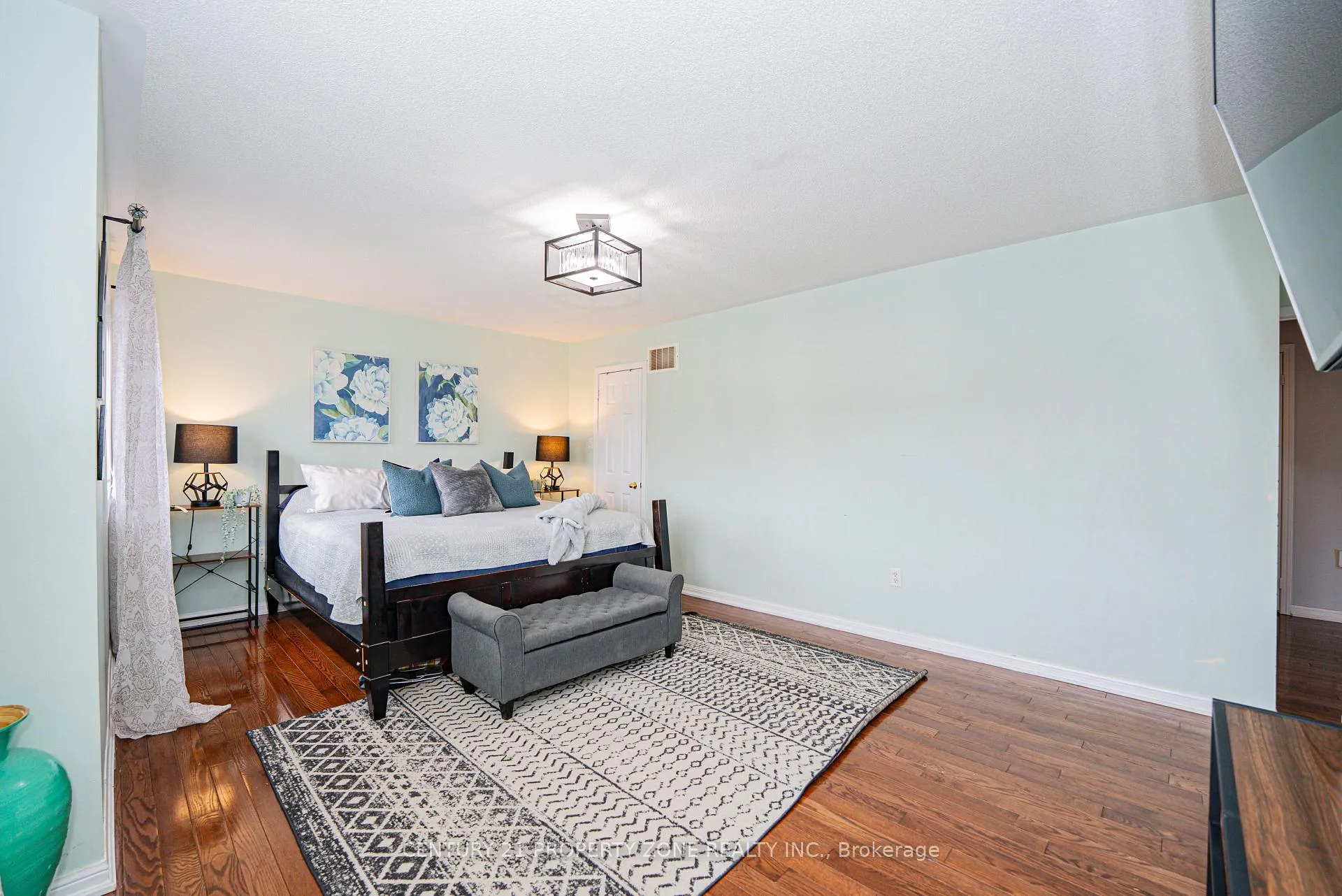 Photo 25 of 804 Ormond Drive, Oshawa, Samac — HOMEH
