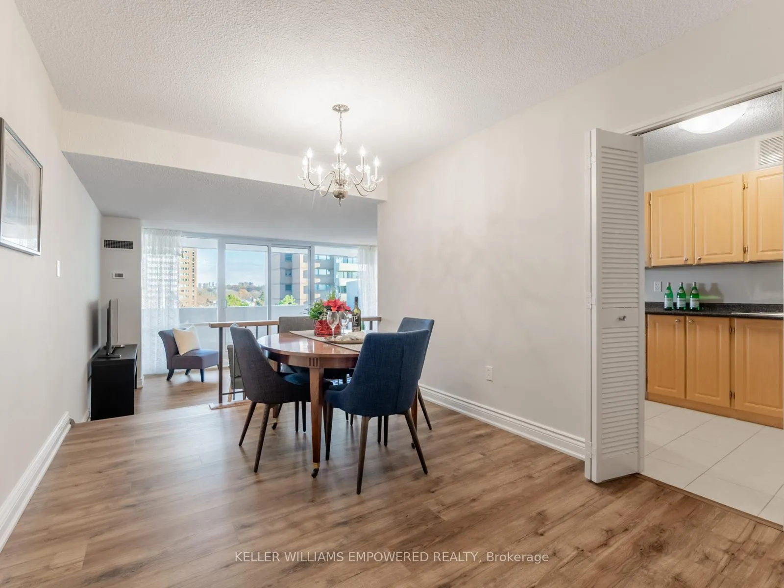 Photo 6 of Unit 709, 240 Scarlett Road, Toronto, Rockcliffe-Smythe — HOMEH