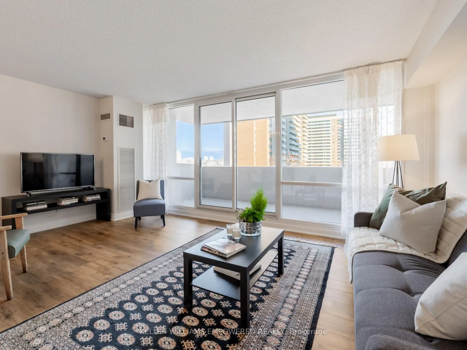 Photo 11 of Unit 709, 240 Scarlett Road, Toronto, Rockcliffe-Smythe — HOMEH