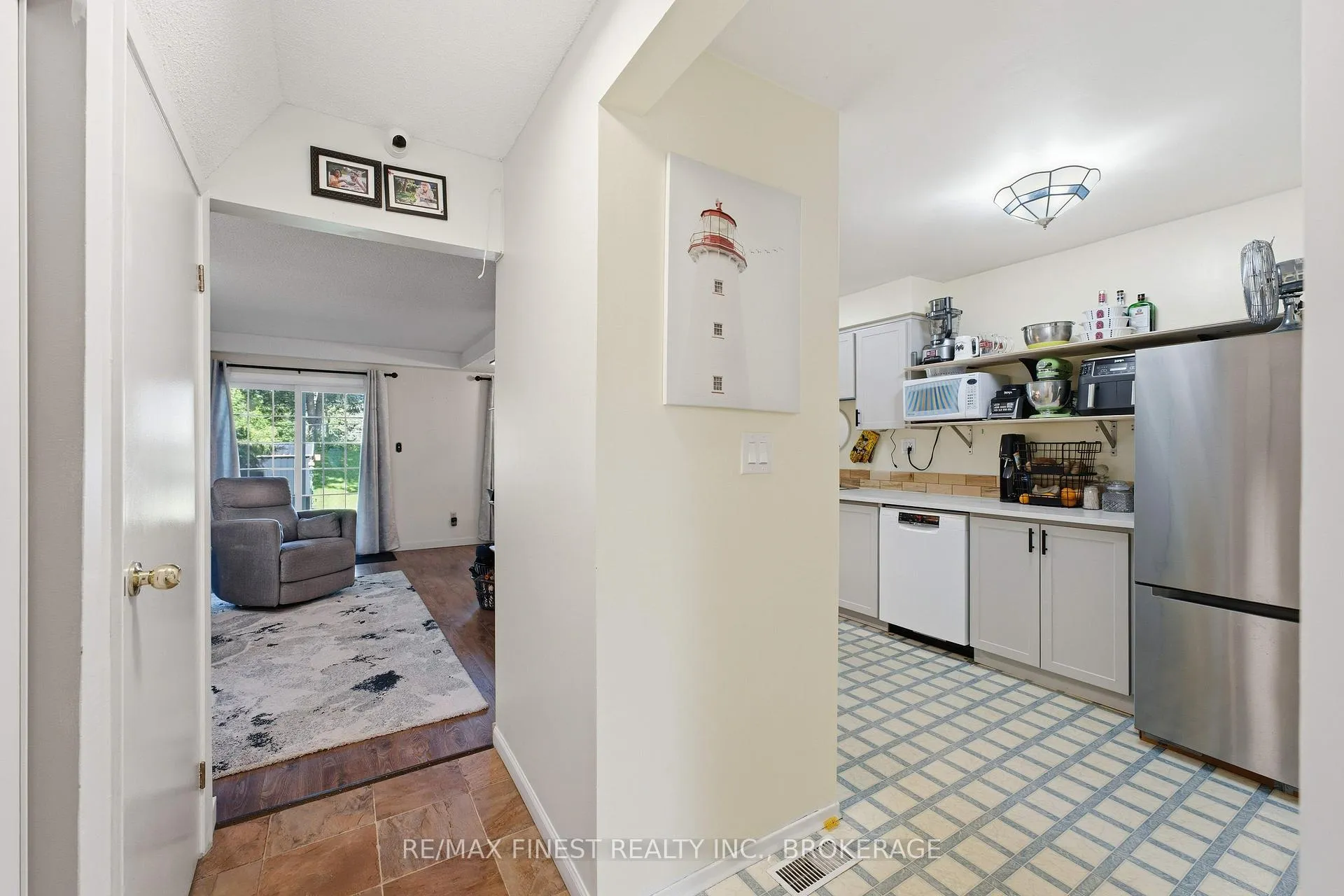 Photo 5 of 26 Windfield Crescent, Kingston, Kingston East (Incl Barret Crt) — HOMEH