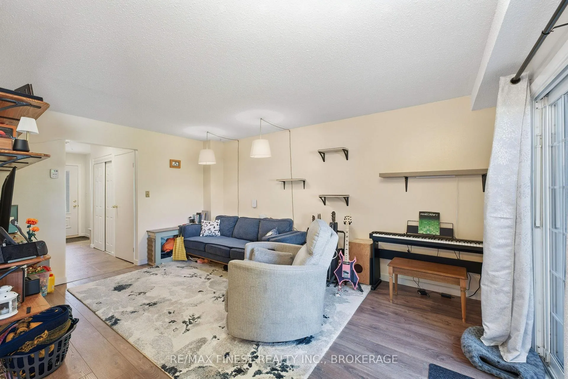 Photo 13 of 26 Windfield Crescent, Kingston, Kingston East (Incl Barret Crt) — HOMEH