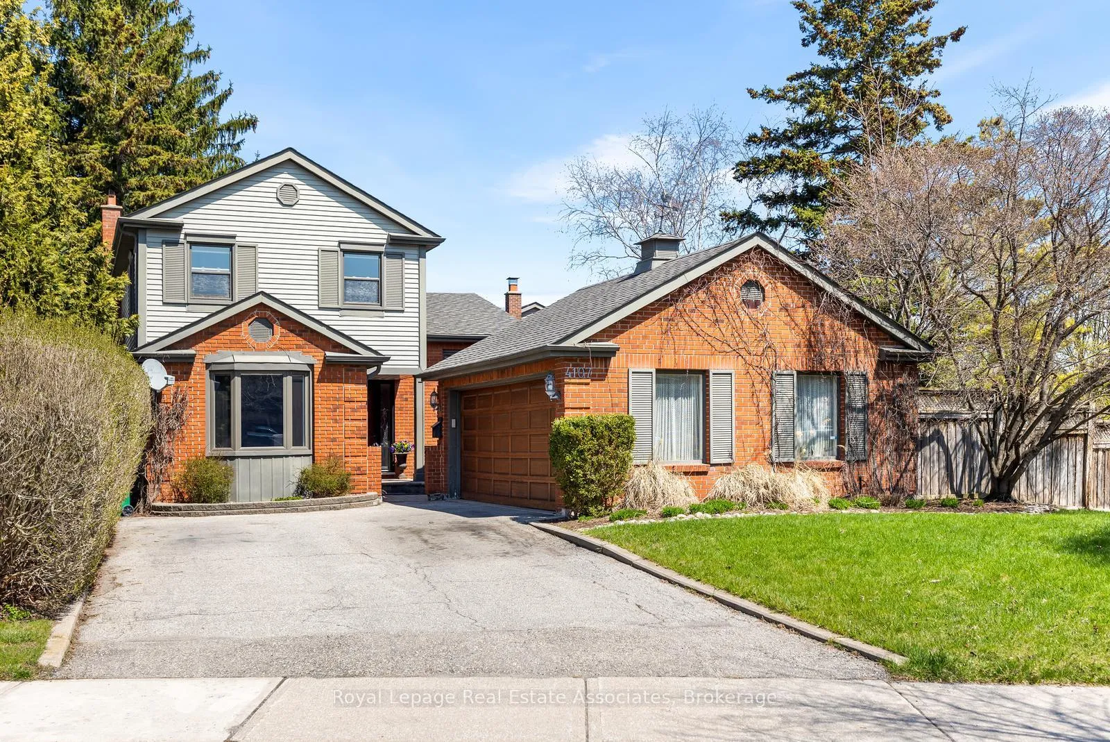 Photo 1 of 4107 Rolling Valley Drive, Mississauga, Erin Mills — HOMEH