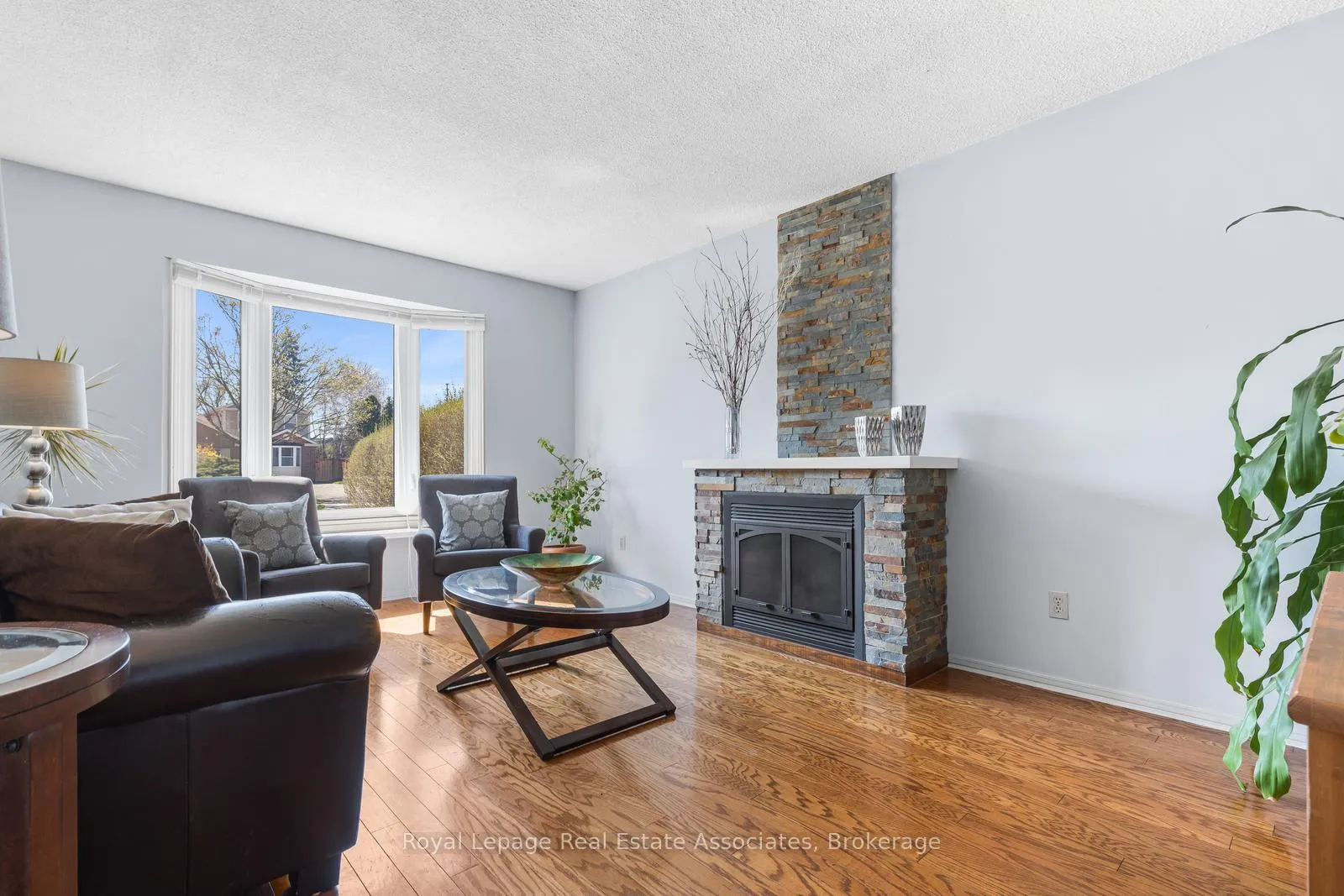 Photo 4 of 4107 Rolling Valley Drive, Mississauga, Erin Mills — HOMEH