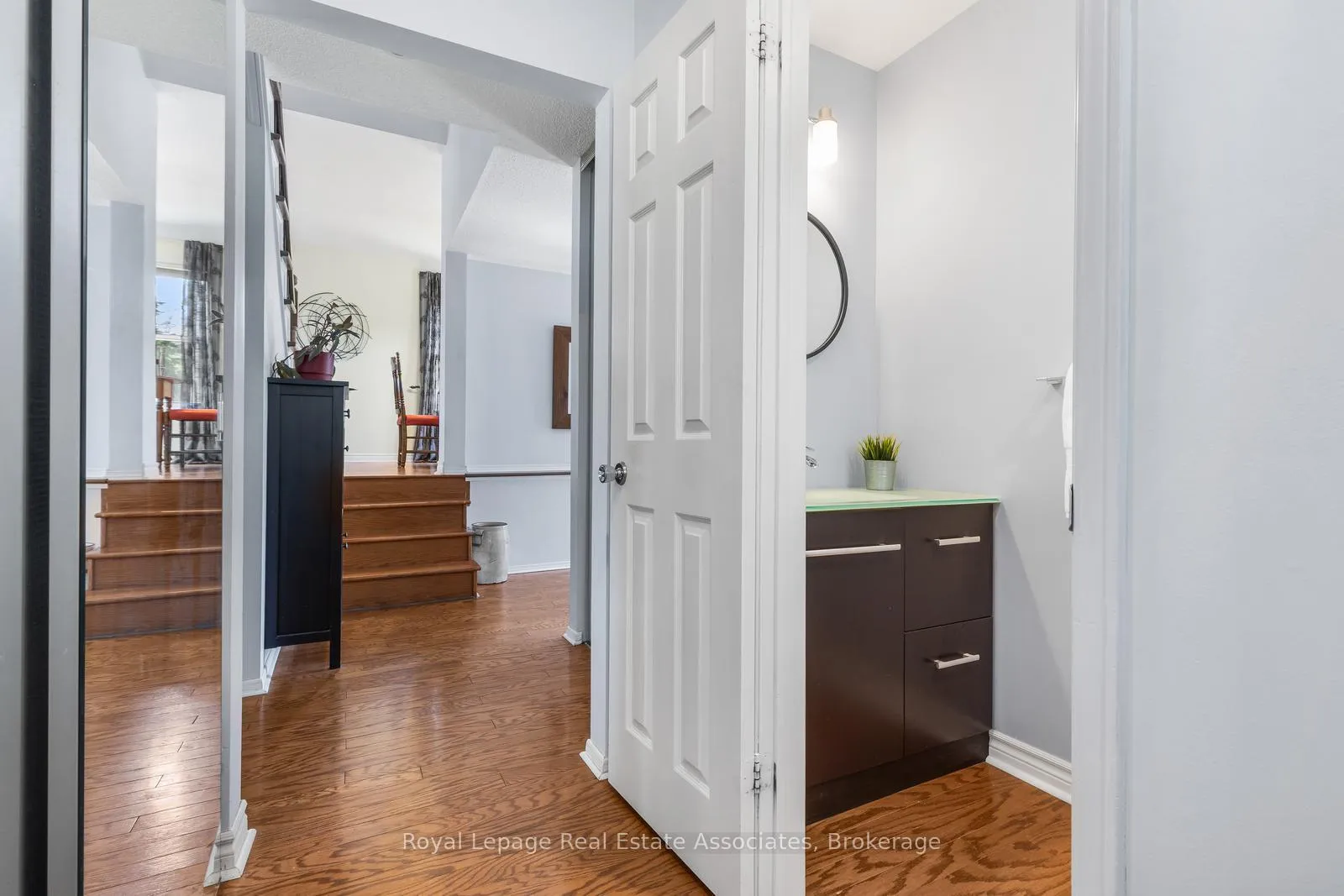 Photo 8 of 4107 Rolling Valley Drive, Mississauga, Erin Mills — HOMEH