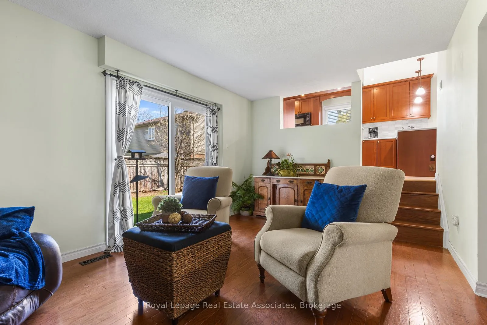 Photo 10 of 4107 Rolling Valley Drive, Mississauga, Erin Mills — HOMEH