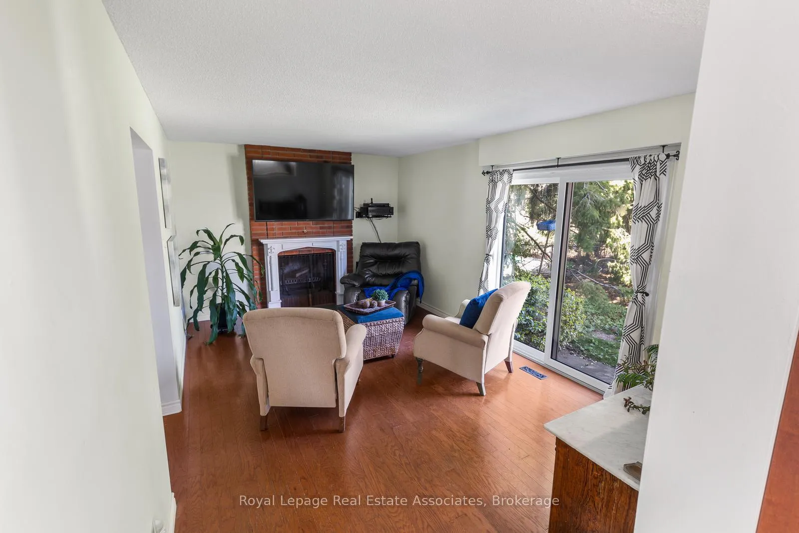 Photo 11 of 4107 Rolling Valley Drive, Mississauga, Erin Mills — HOMEH
