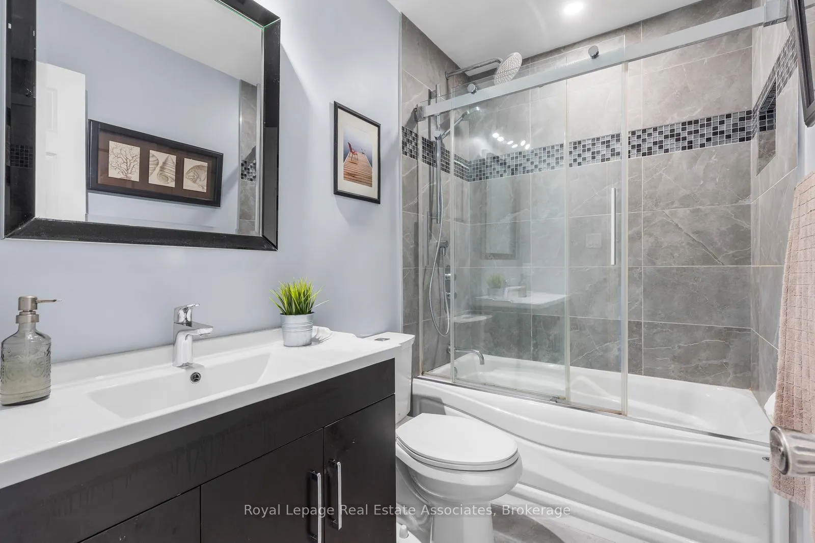 Photo 24 of 4107 Rolling Valley Drive, Mississauga, Erin Mills — HOMEH