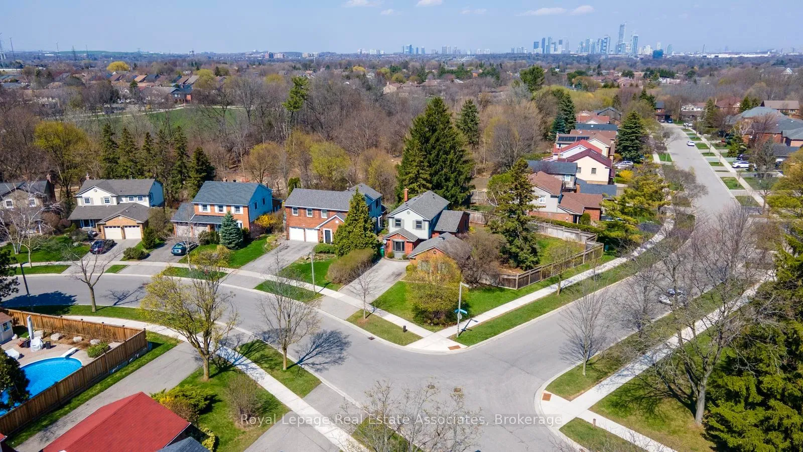 Photo 36 of 4107 Rolling Valley Drive, Mississauga, Erin Mills — HOMEH
