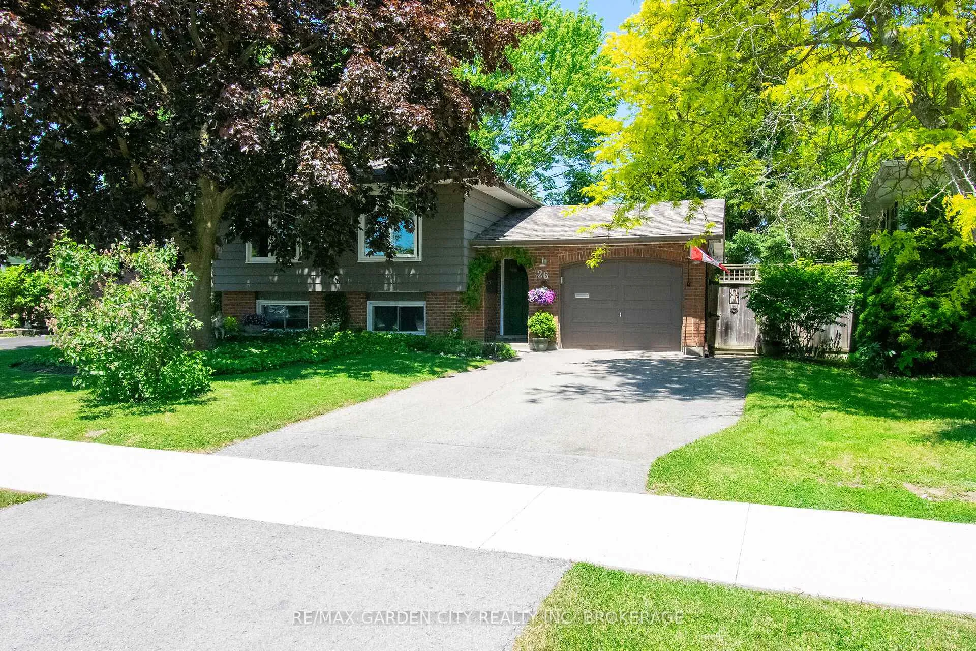 Photo 1 of 26 Macoomb Drive, Welland, N. Welland — HOMEH