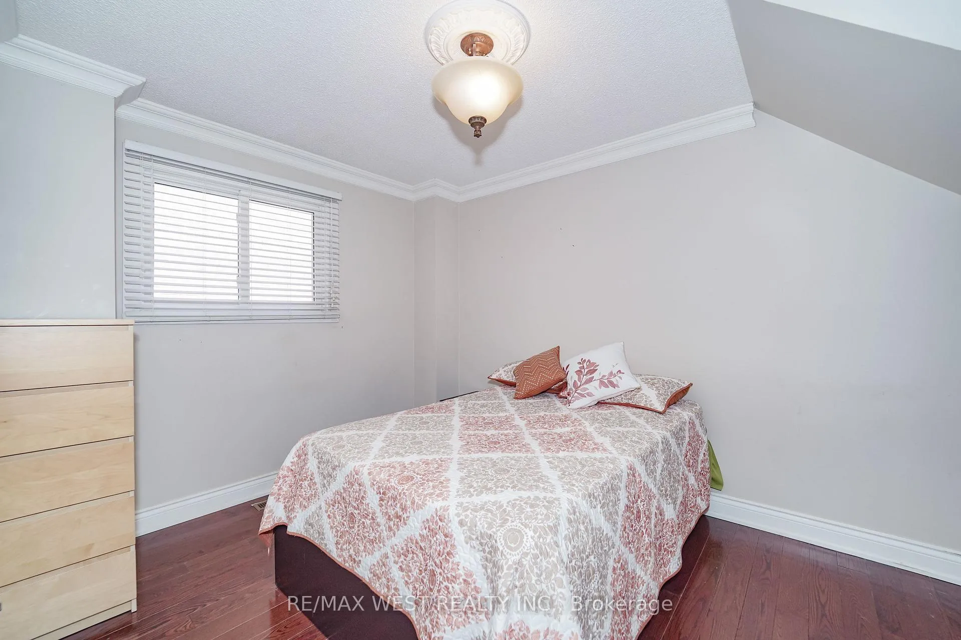Photo 8 of 1536 Huntsmill Drive, Pickering, Liverpool — HOMEH