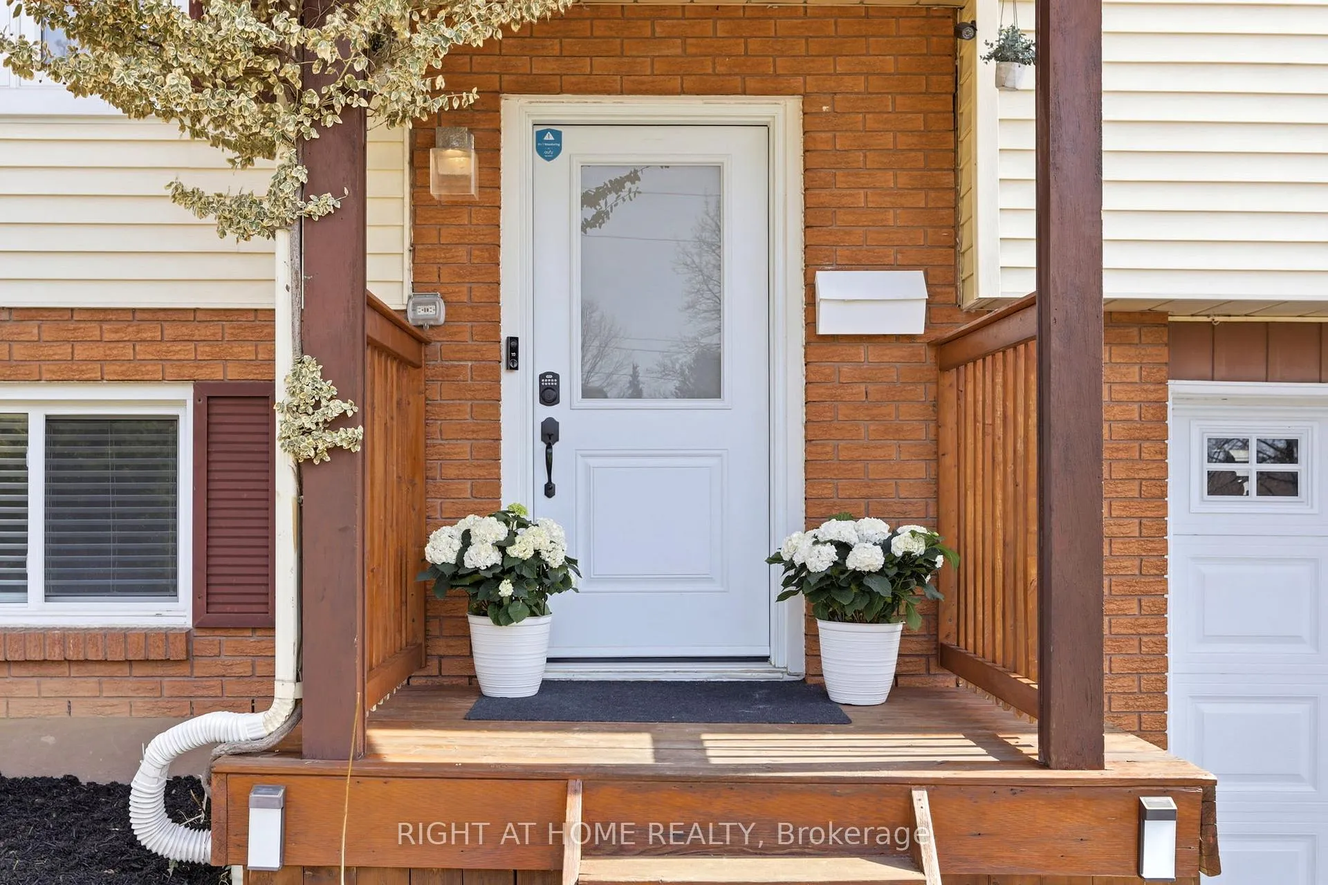 Photo 2 of 602 Willow Road, Guelph, Willow West/Sugarbush/West Acres — HOMEH